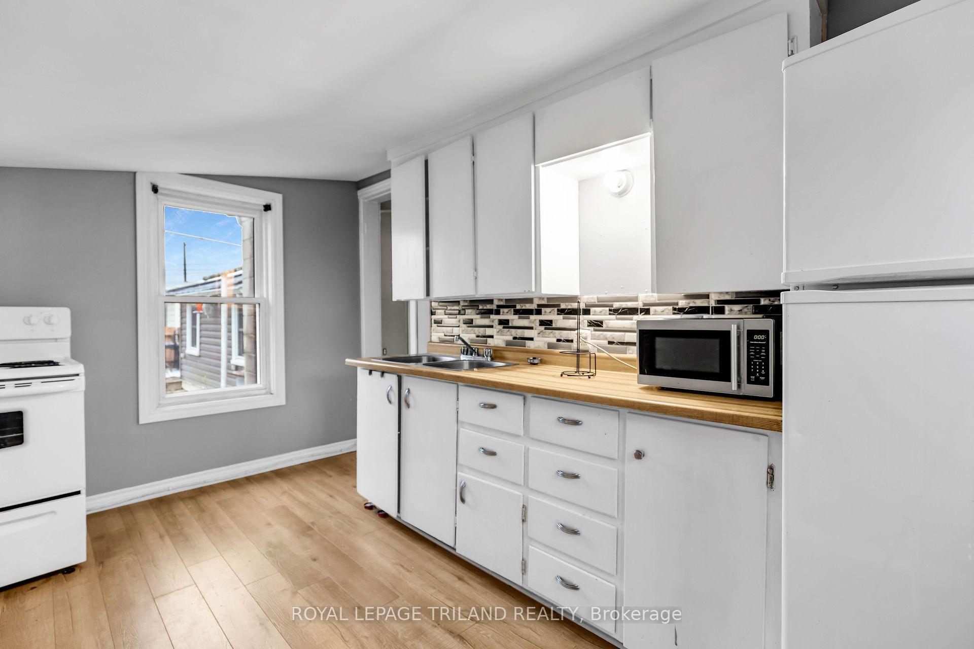 Photo 3 of Unit B, 101 Scott Street, St. Thomas — HOMEH
