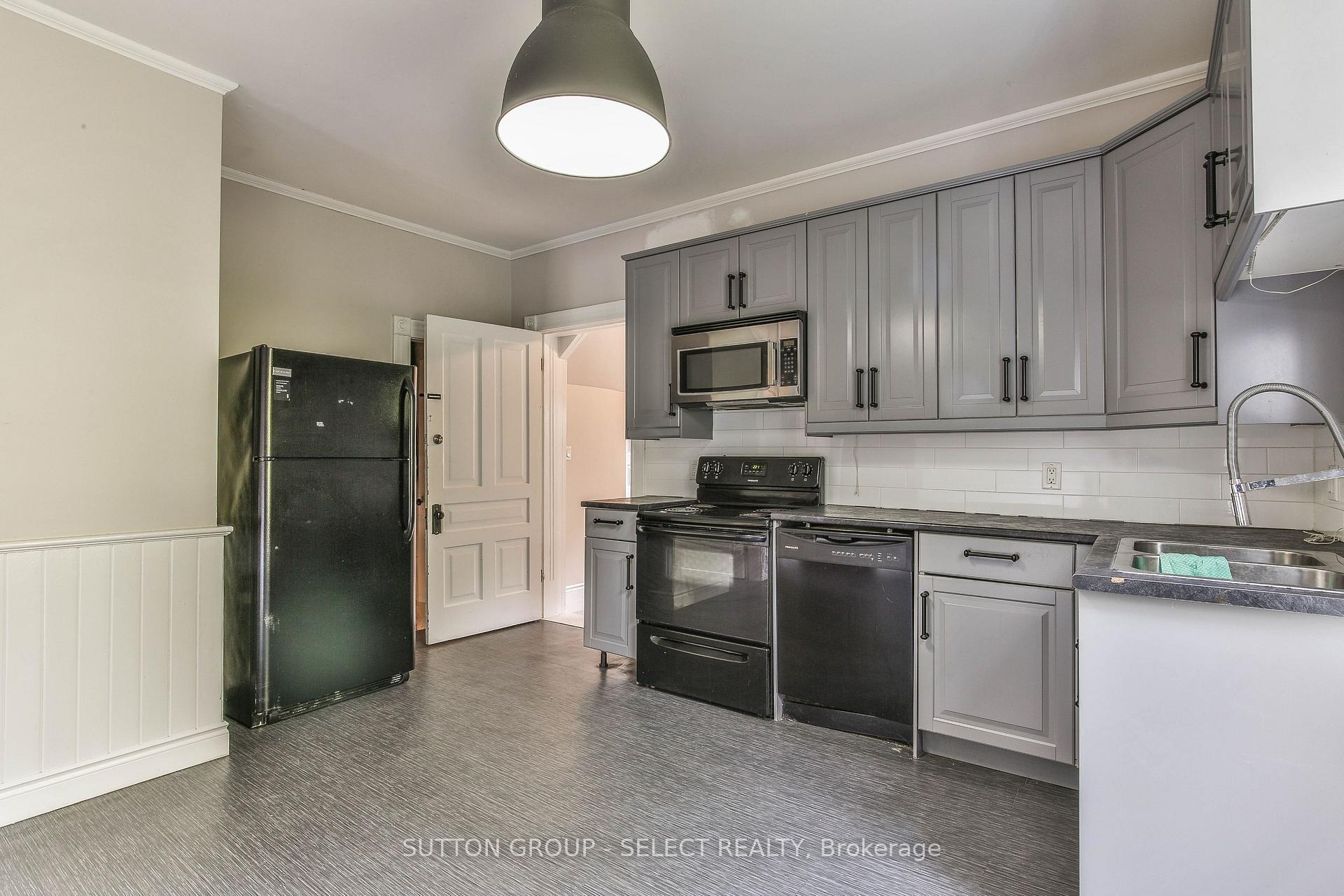 Photo 10 of 123 Mill Street, London, East F — HOMEH