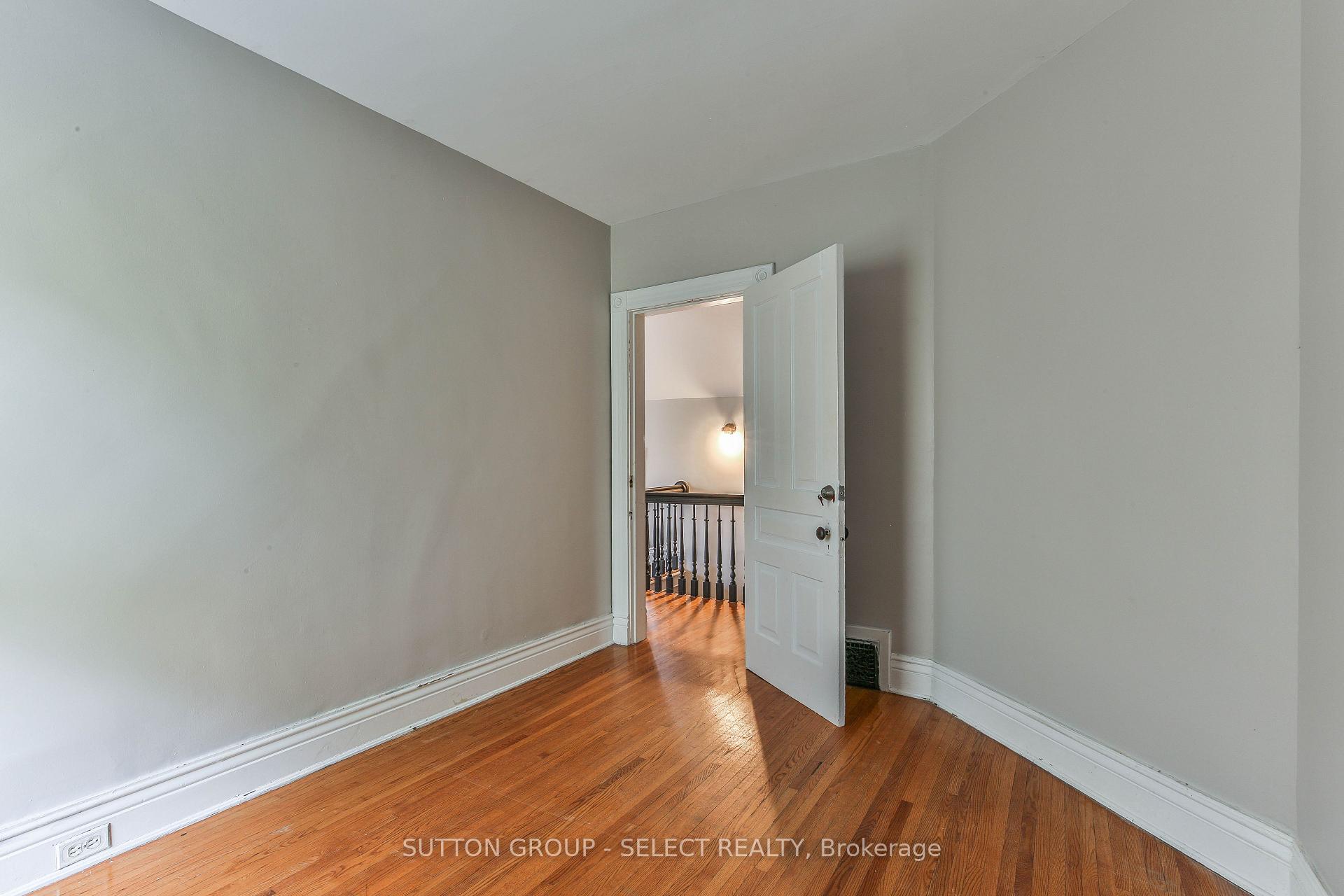 Photo 23 of 123 Mill Street, London, East F — HOMEH