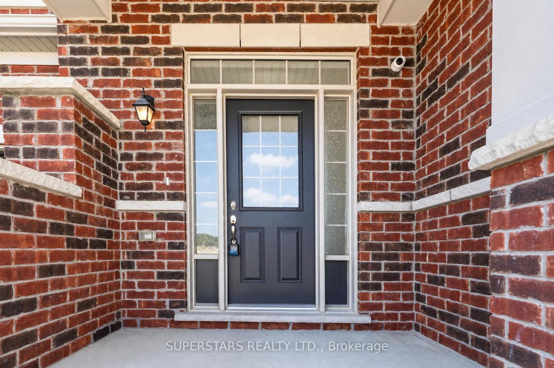 Photo 2 of 919 Elizabeth Mackenzie Drive, Pickering, Rural Pickering — HOMEH
