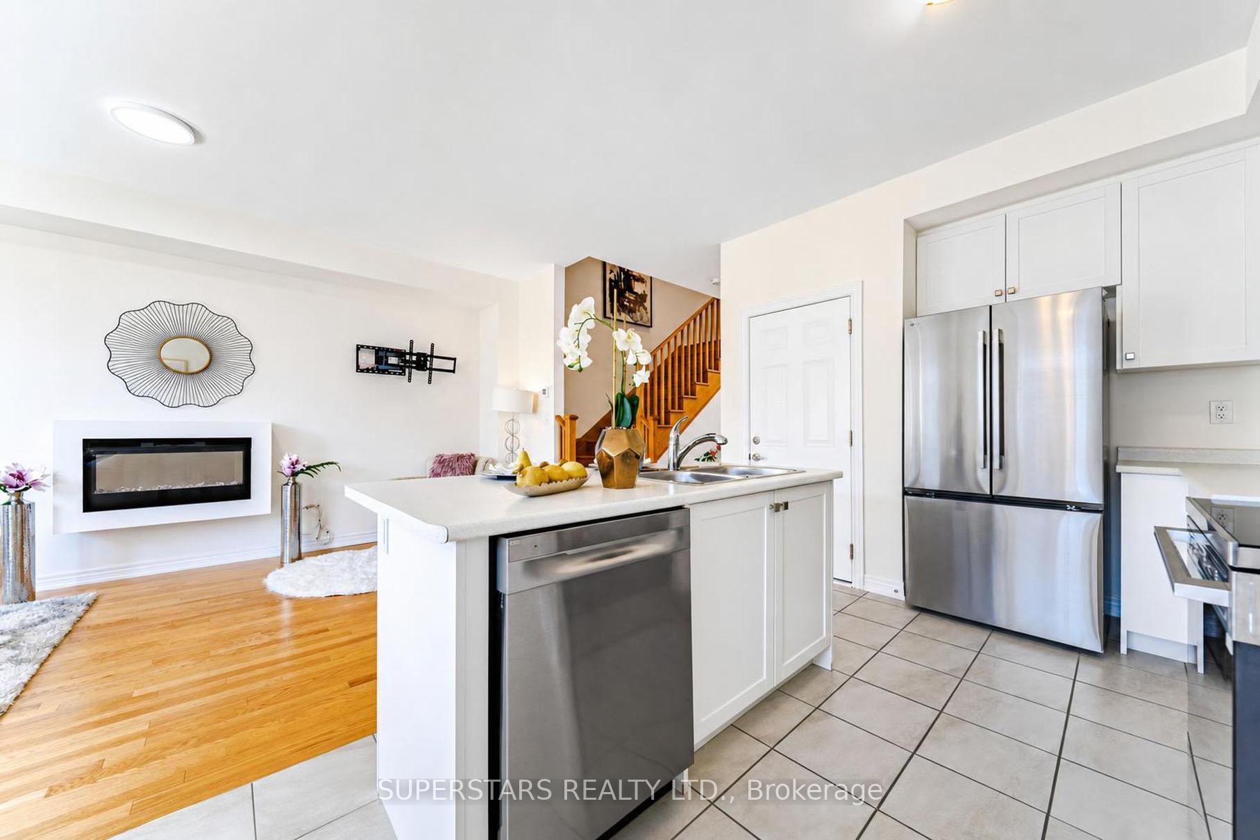 Photo 8 of 919 Elizabeth Mackenzie Drive, Pickering, Rural Pickering — HOMEH