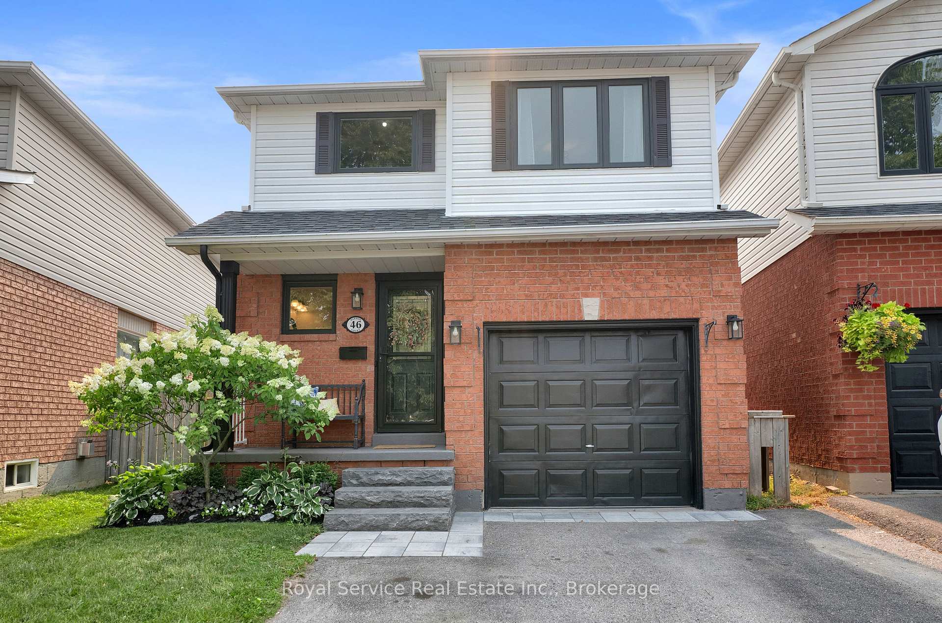 Photo 2 of 46 Barron Court, Clarington, Courtice — HOMEH