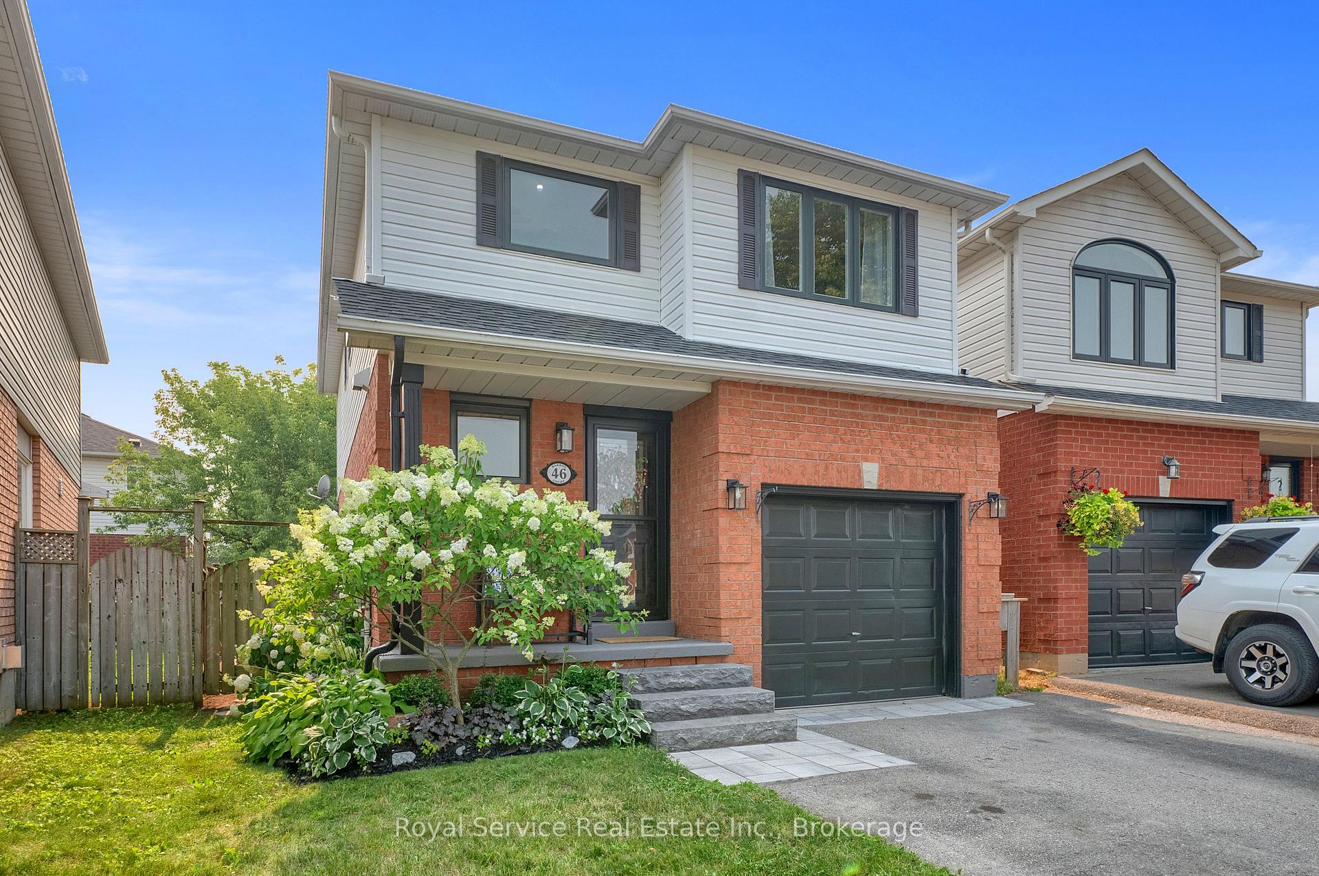 Photo 3 of 46 Barron Court, Clarington, Courtice — HOMEH