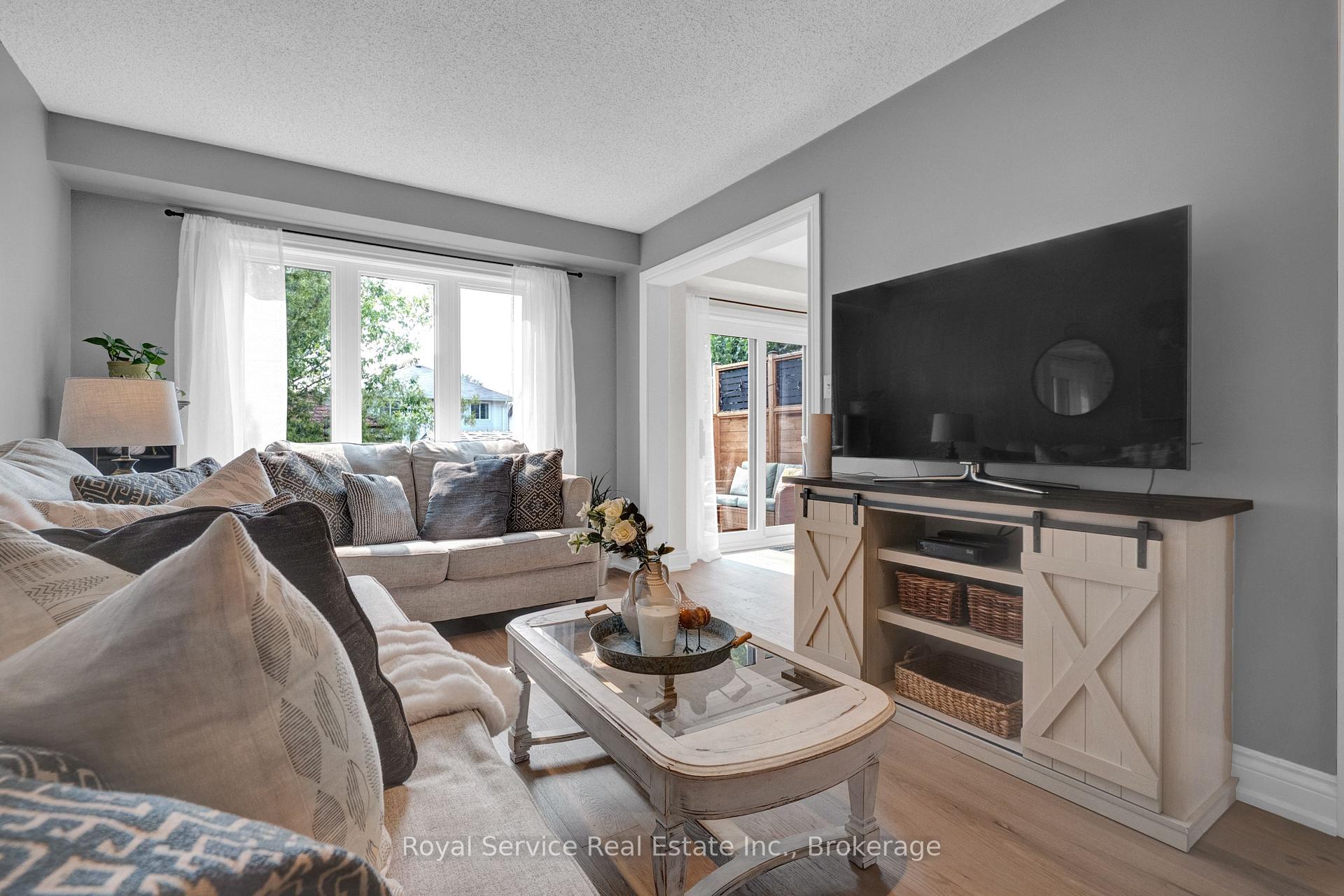Photo 6 of 46 Barron Court, Clarington, Courtice — HOMEH