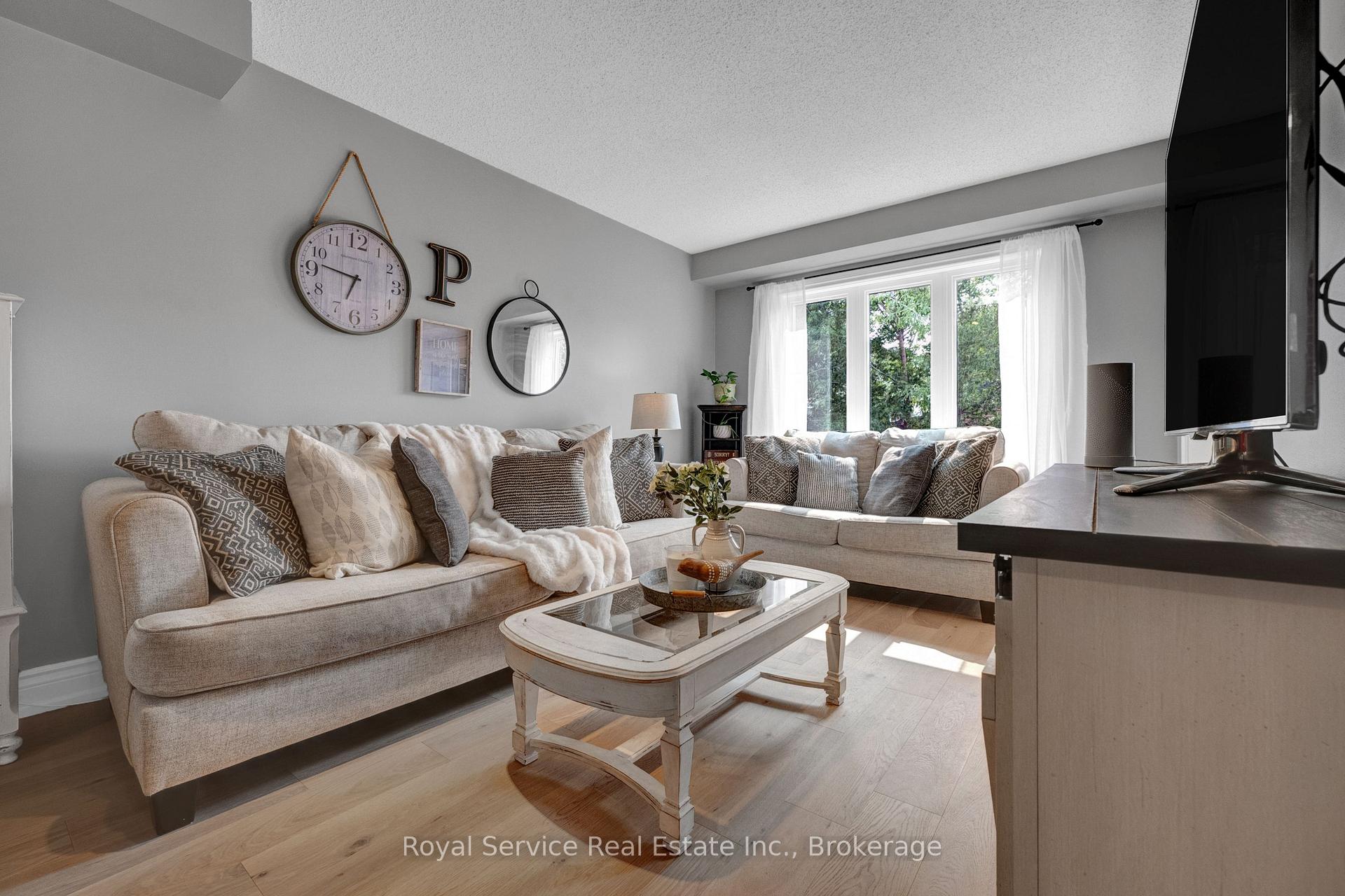 Photo 7 of 46 Barron Court, Clarington, Courtice — HOMEH