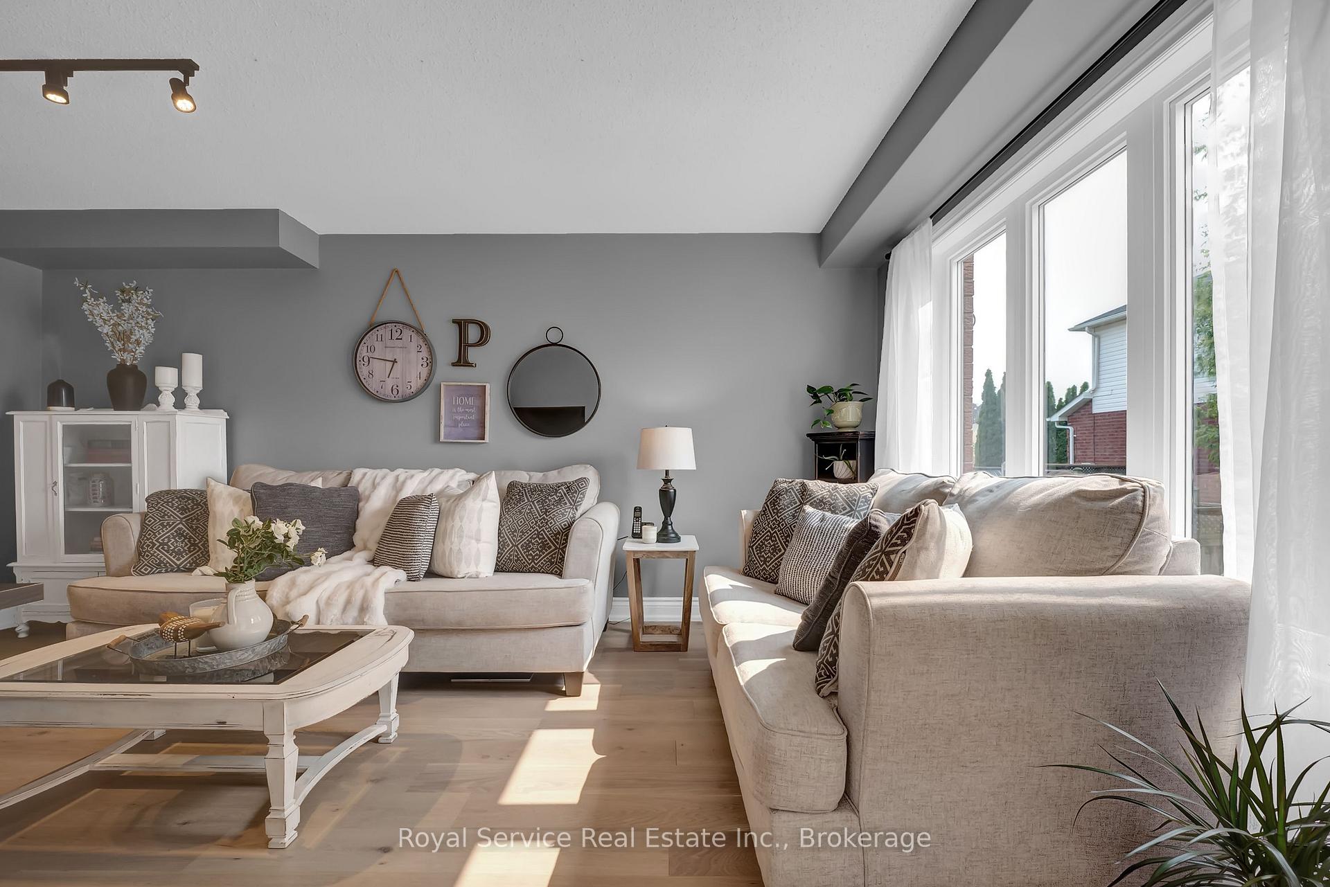Photo 9 of 46 Barron Court, Clarington, Courtice — HOMEH