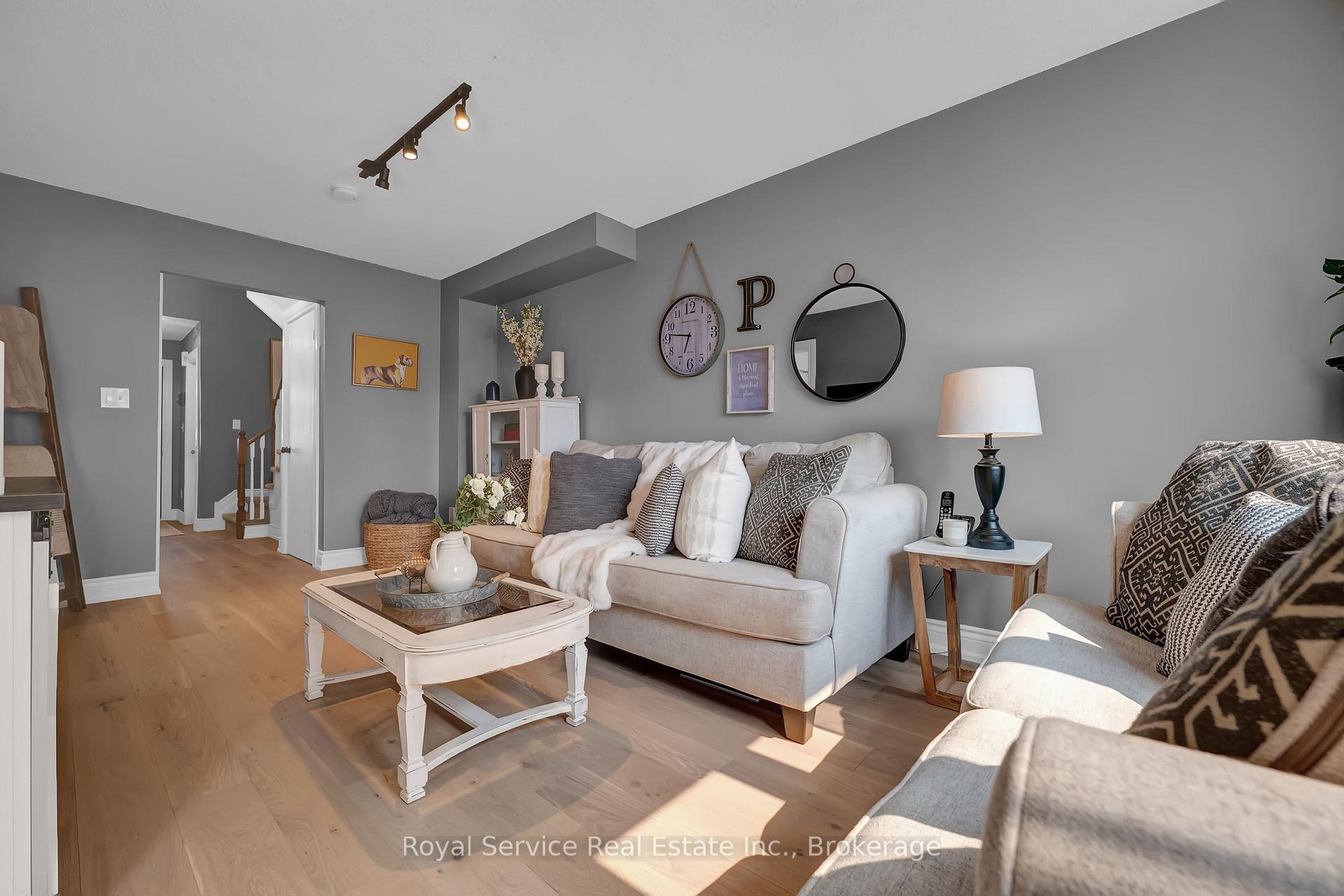 Photo 10 of 46 Barron Court, Clarington, Courtice — HOMEH
