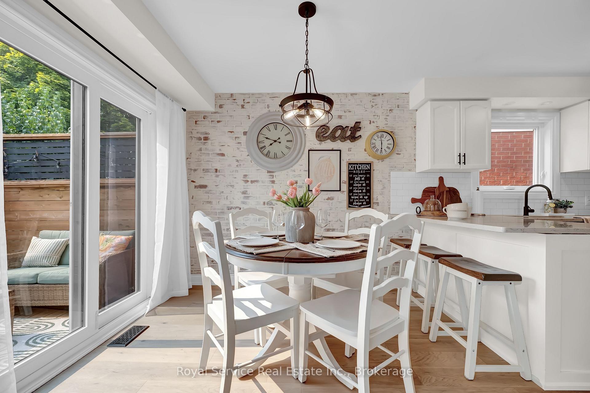 Photo 12 of 46 Barron Court, Clarington, Courtice — HOMEH