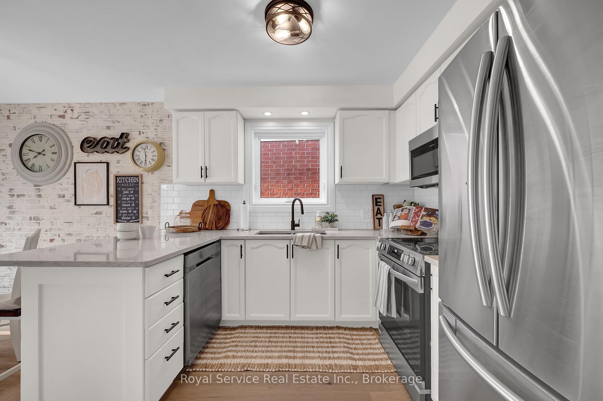 Photo 14 of 46 Barron Court, Clarington, Courtice — HOMEH