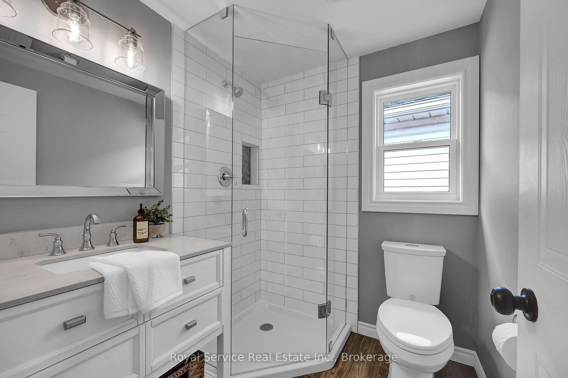 Photo 18 of 46 Barron Court, Clarington, Courtice — HOMEH