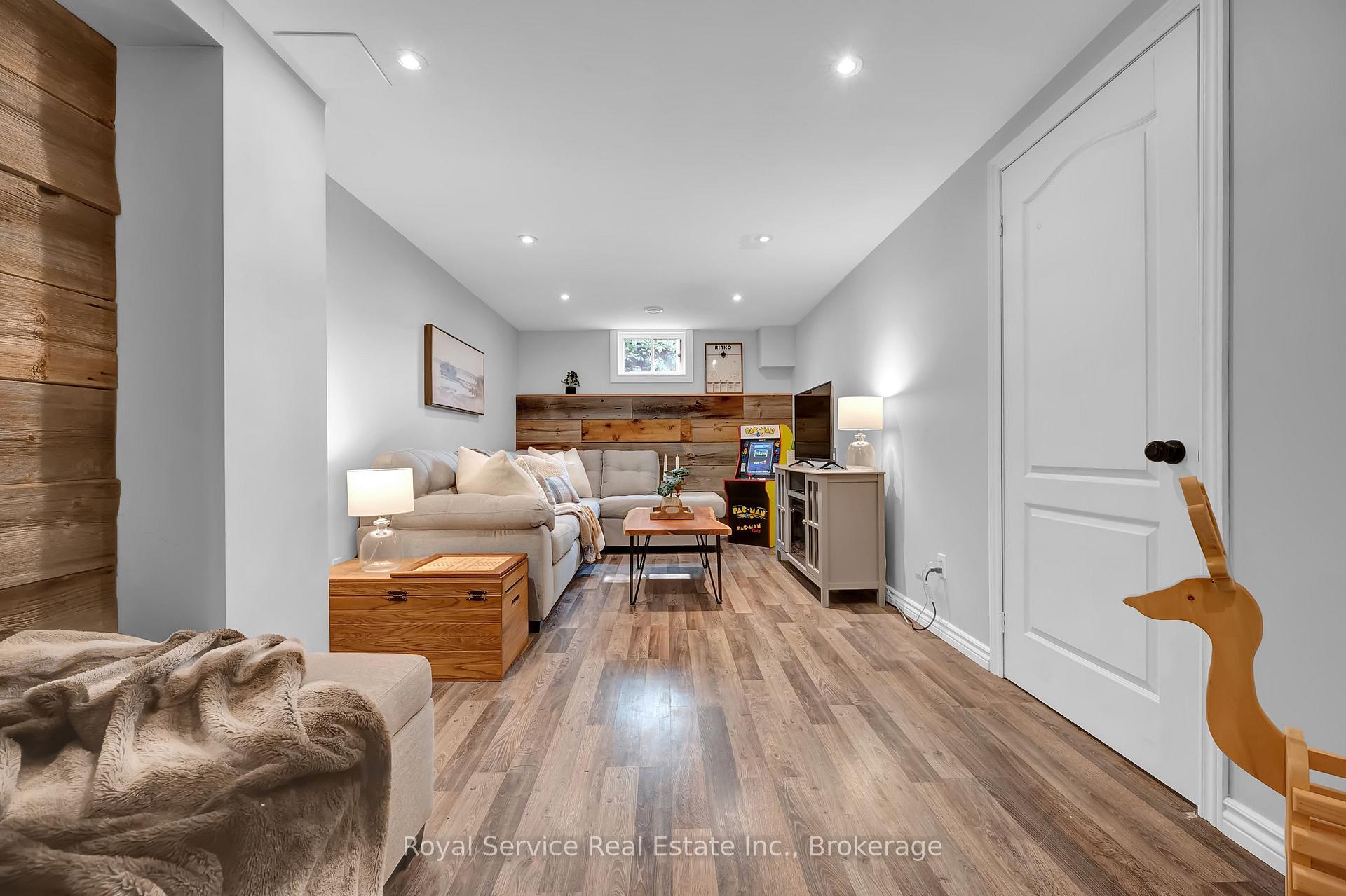 Photo 27 of 46 Barron Court, Clarington, Courtice — HOMEH