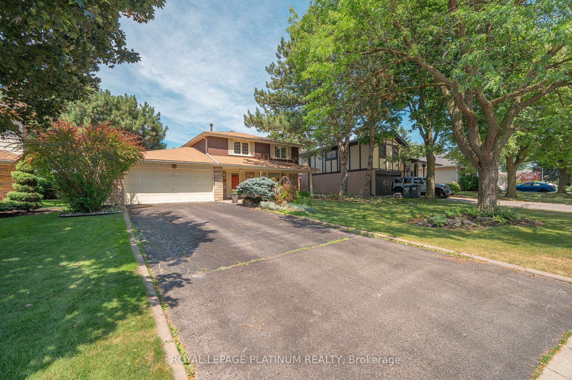 Photo 3 of 47 Parkview Place, Brampton, Brampton East — HOMEH