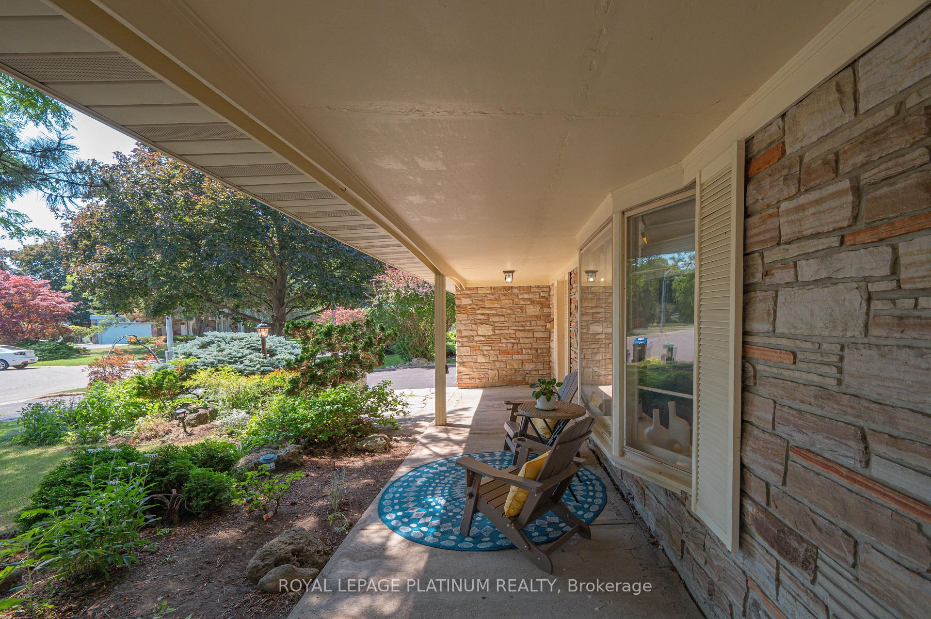 Photo 4 of 47 Parkview Place, Brampton, Brampton East — HOMEH