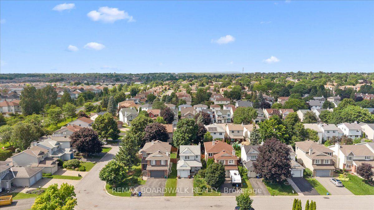 Photo 28 of 43 Peacock Crescent, Ottawa, Barrhaven - Cedargrove/Fraserdale — HOMEH