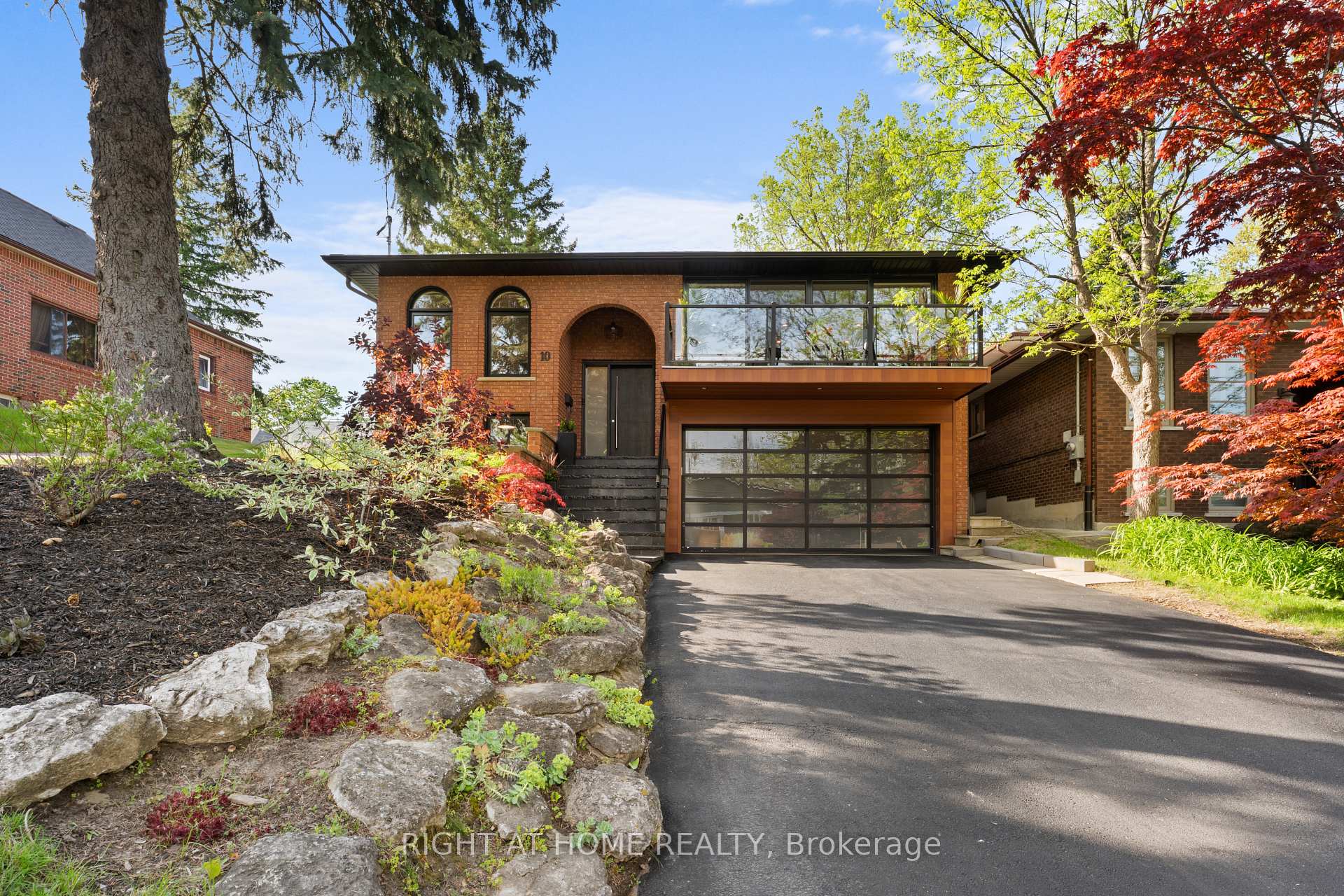 Photo 2 of 10 Wingrove Hill, Etobicoke, Islington-City Centre West — HOMEH