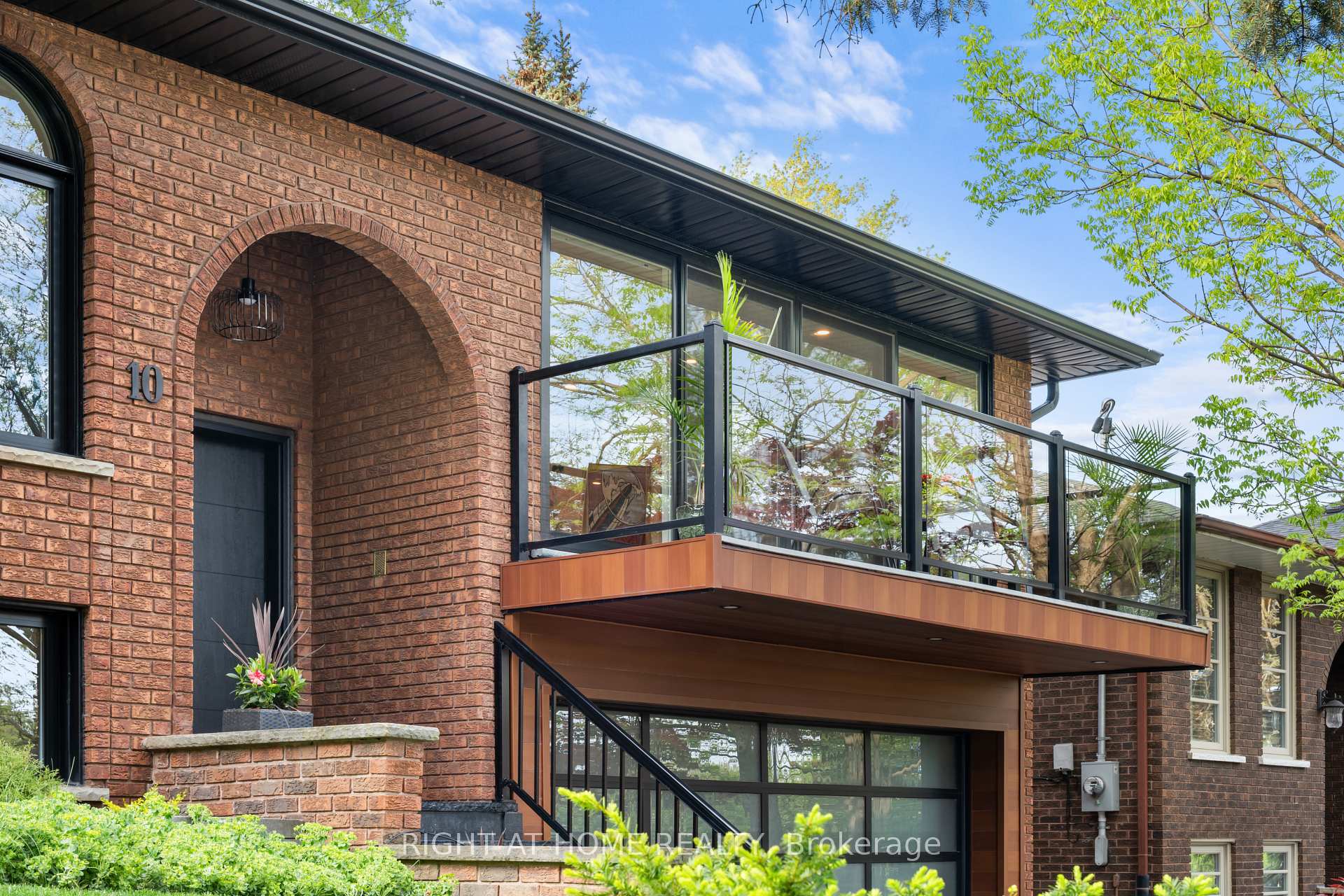 Photo 3 of 10 Wingrove Hill, Etobicoke, Islington-City Centre West — HOMEH