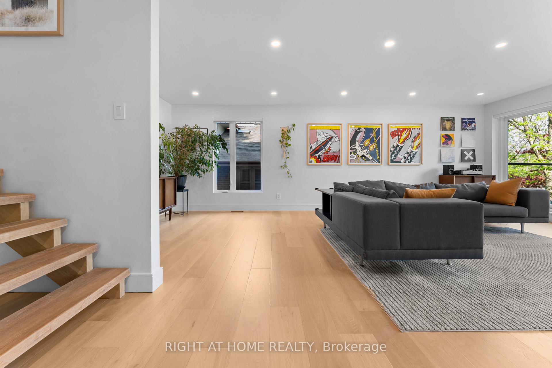 Photo 5 of 10 Wingrove Hill, Etobicoke, Islington-City Centre West — HOMEH