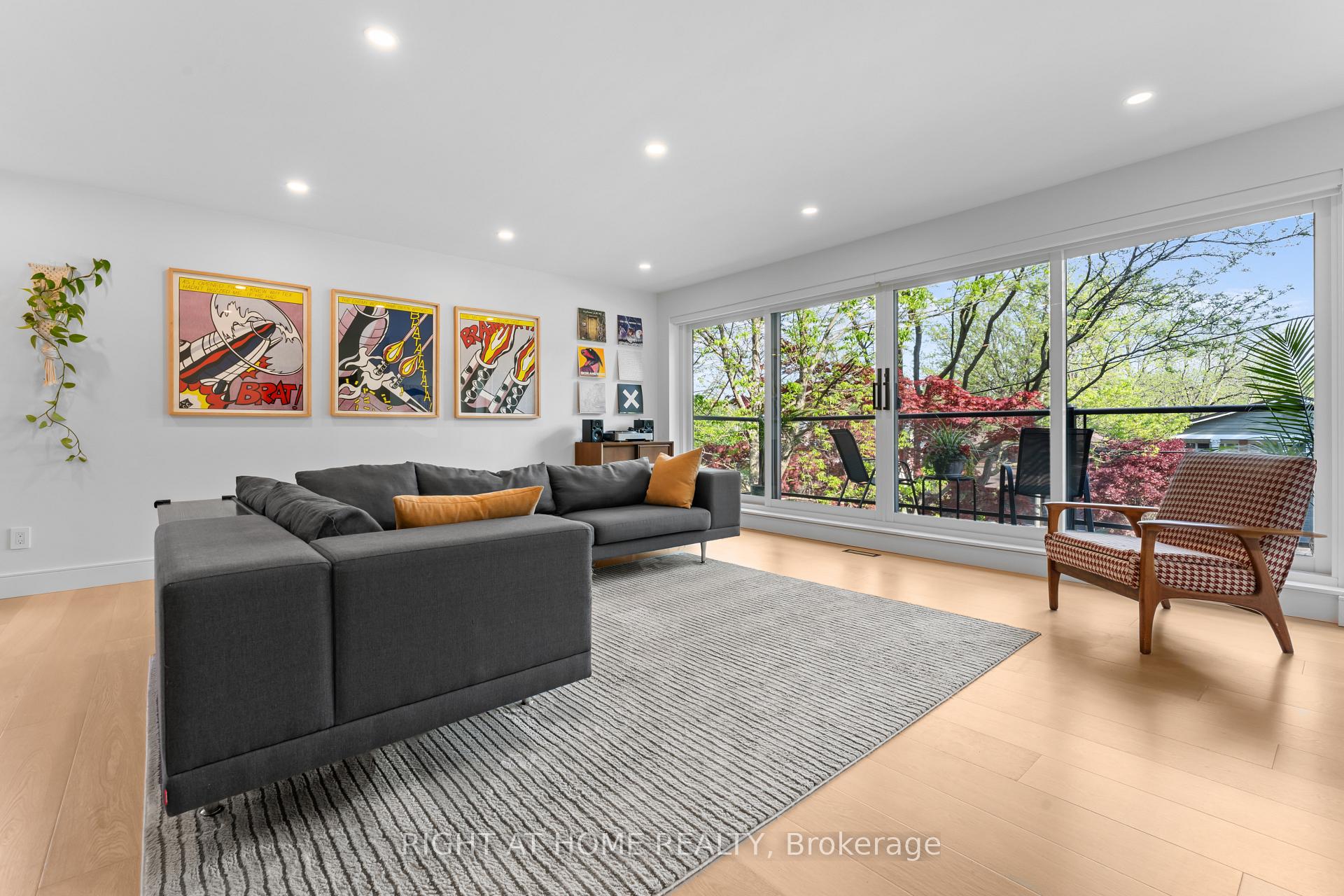 Photo 7 of 10 Wingrove Hill, Etobicoke, Islington-City Centre West — HOMEH