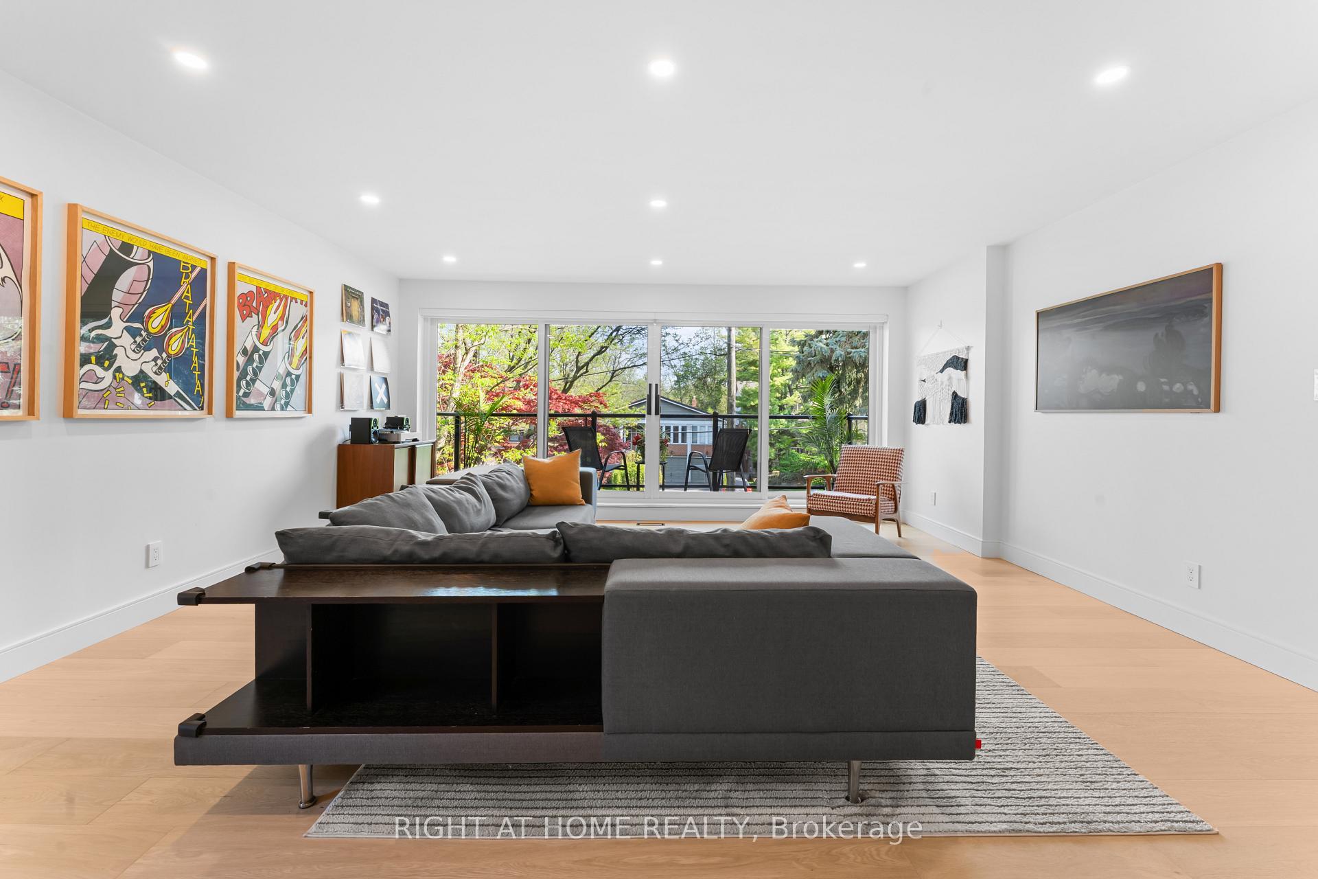 Photo 9 of 10 Wingrove Hill, Etobicoke, Islington-City Centre West — HOMEH