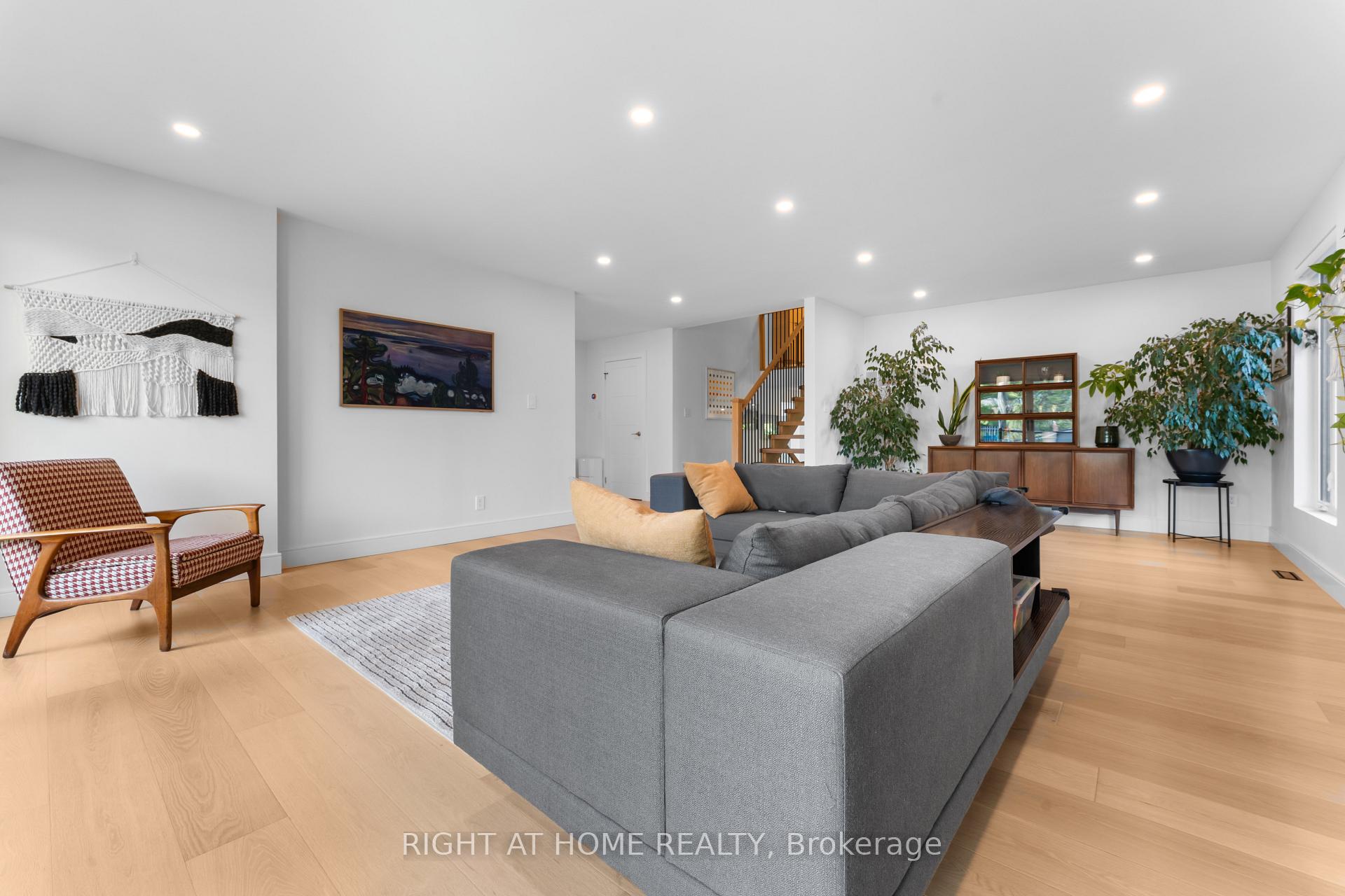 Photo 10 of 10 Wingrove Hill, Etobicoke, Islington-City Centre West — HOMEH