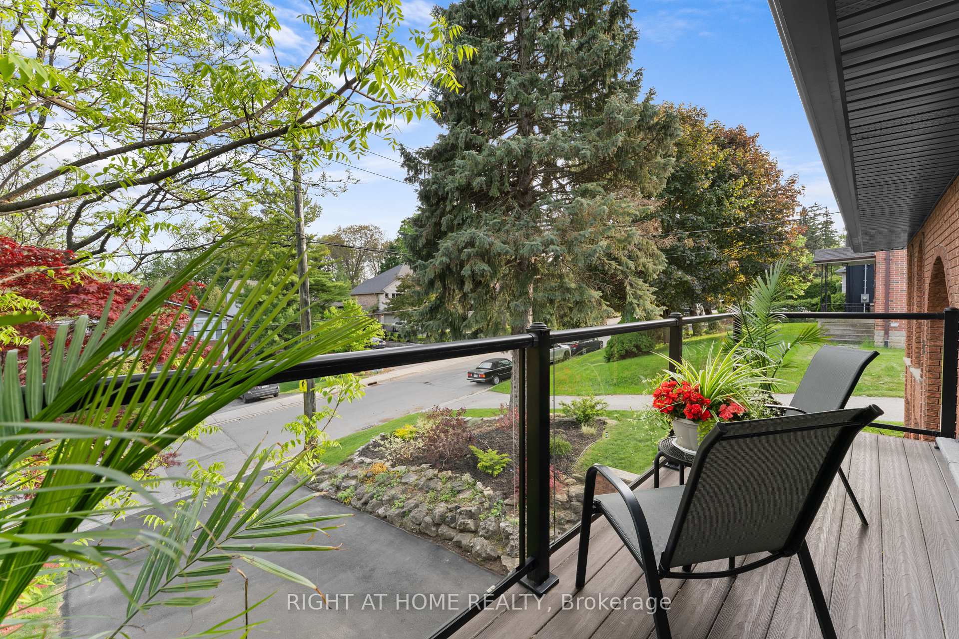 Photo 11 of 10 Wingrove Hill, Etobicoke, Islington-City Centre West — HOMEH