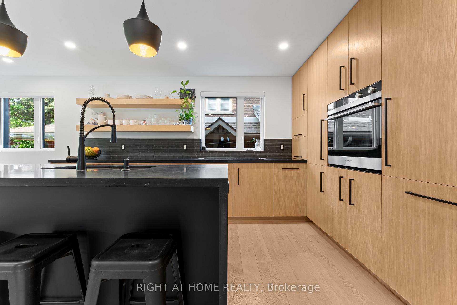 Photo 15 of 10 Wingrove Hill, Etobicoke, Islington-City Centre West — HOMEH