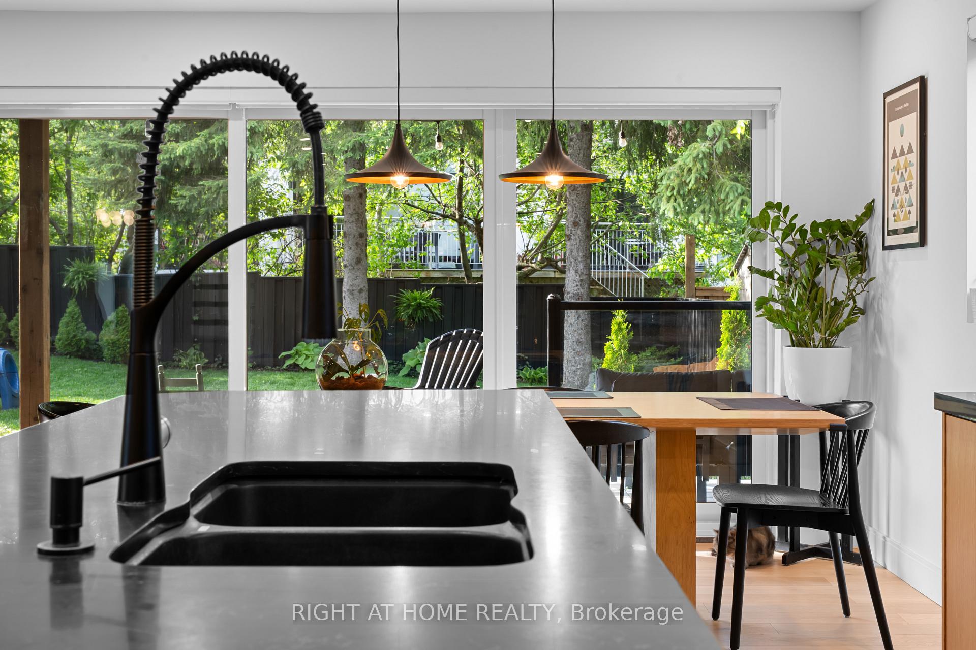 Photo 16 of 10 Wingrove Hill, Etobicoke, Islington-City Centre West — HOMEH