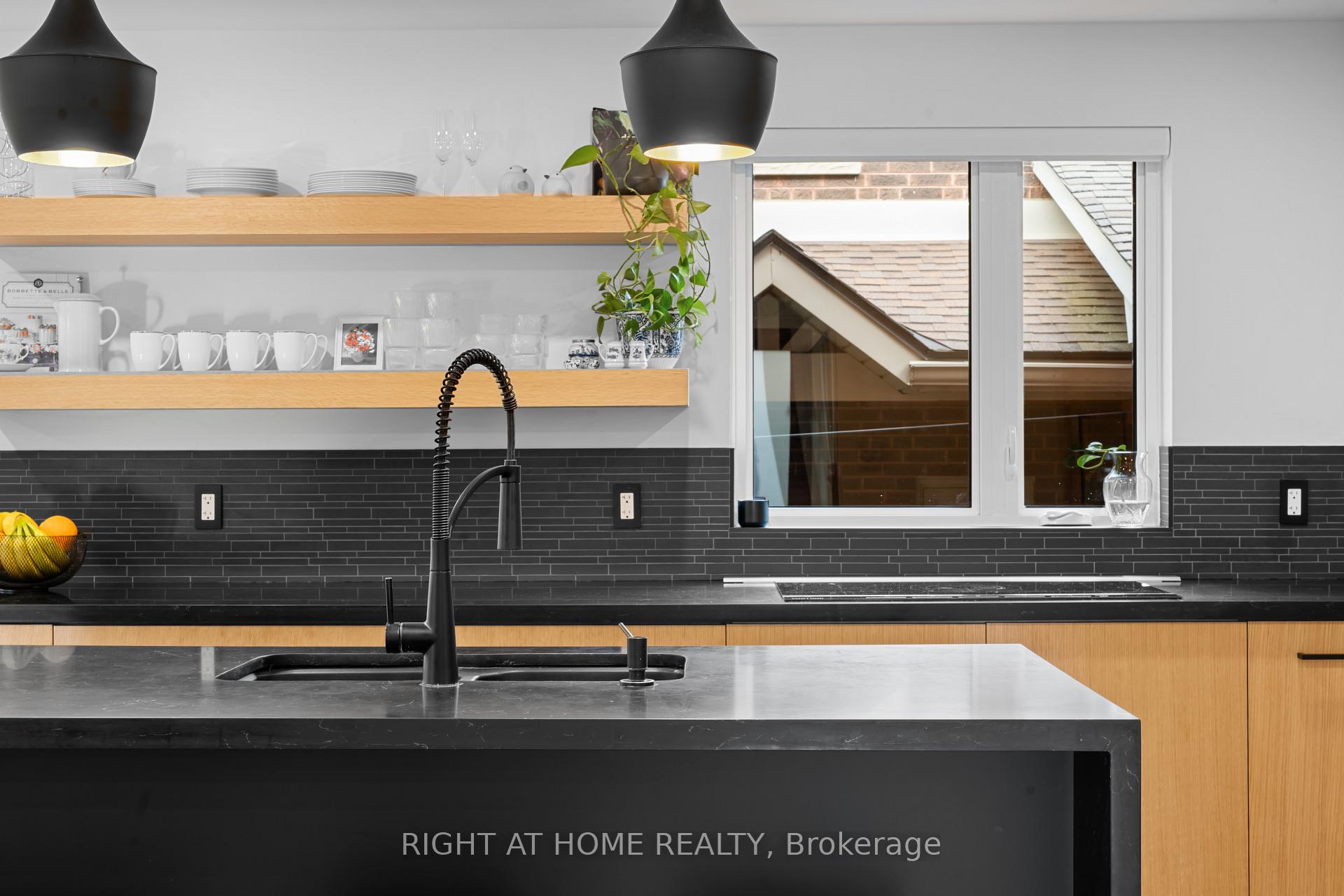 Photo 18 of 10 Wingrove Hill, Etobicoke, Islington-City Centre West — HOMEH