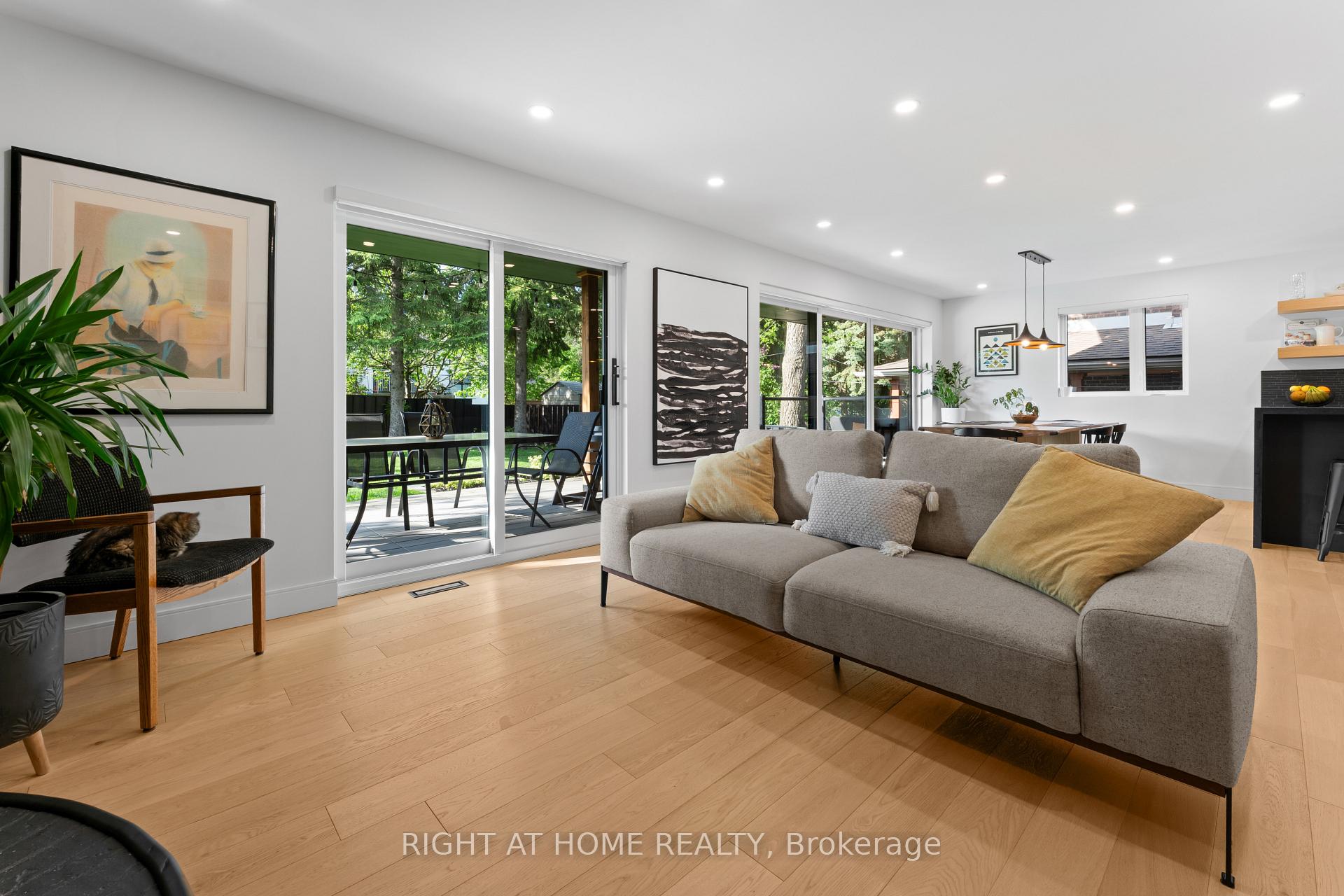 Photo 23 of 10 Wingrove Hill, Etobicoke, Islington-City Centre West — HOMEH