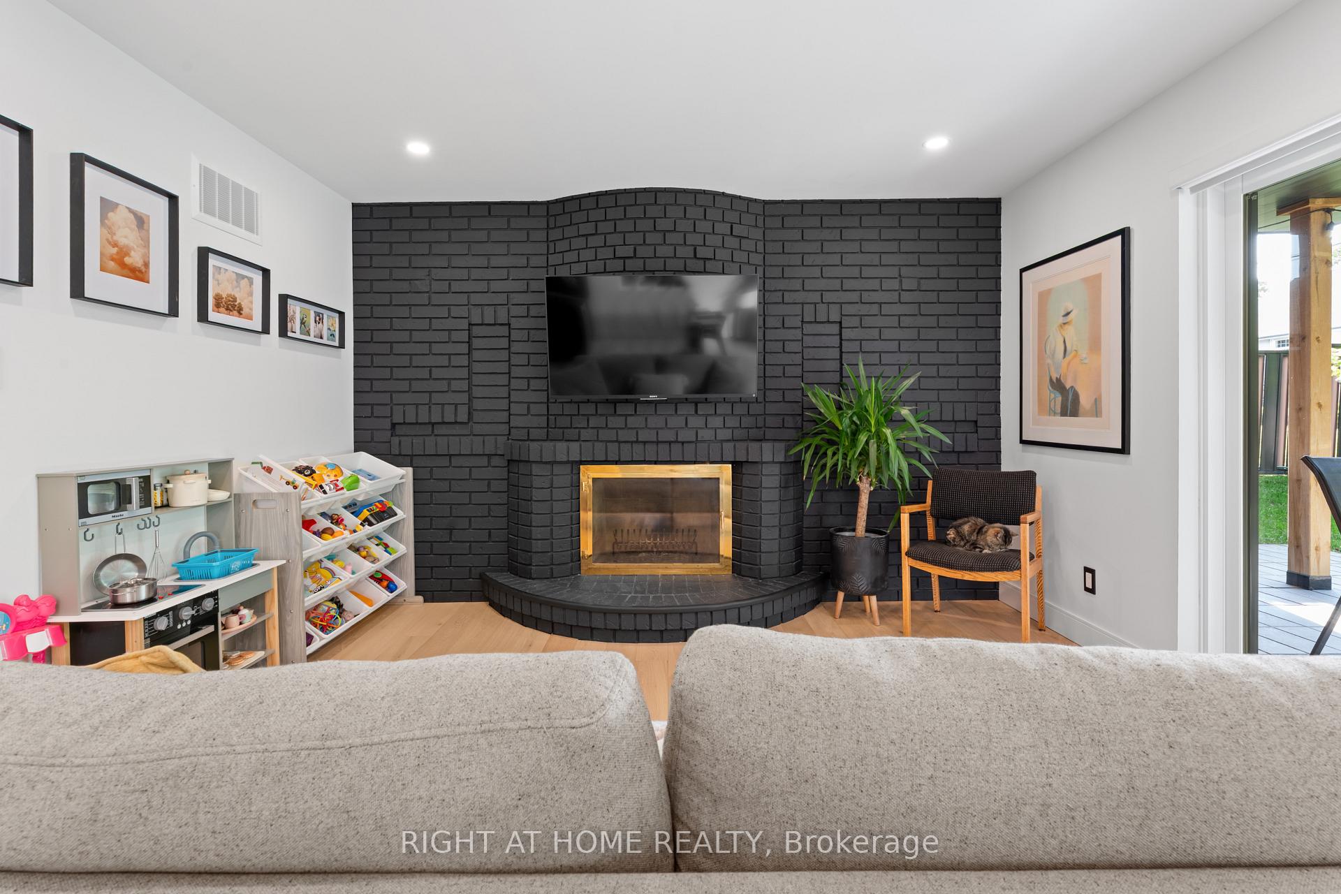 Photo 24 of 10 Wingrove Hill, Etobicoke, Islington-City Centre West — HOMEH