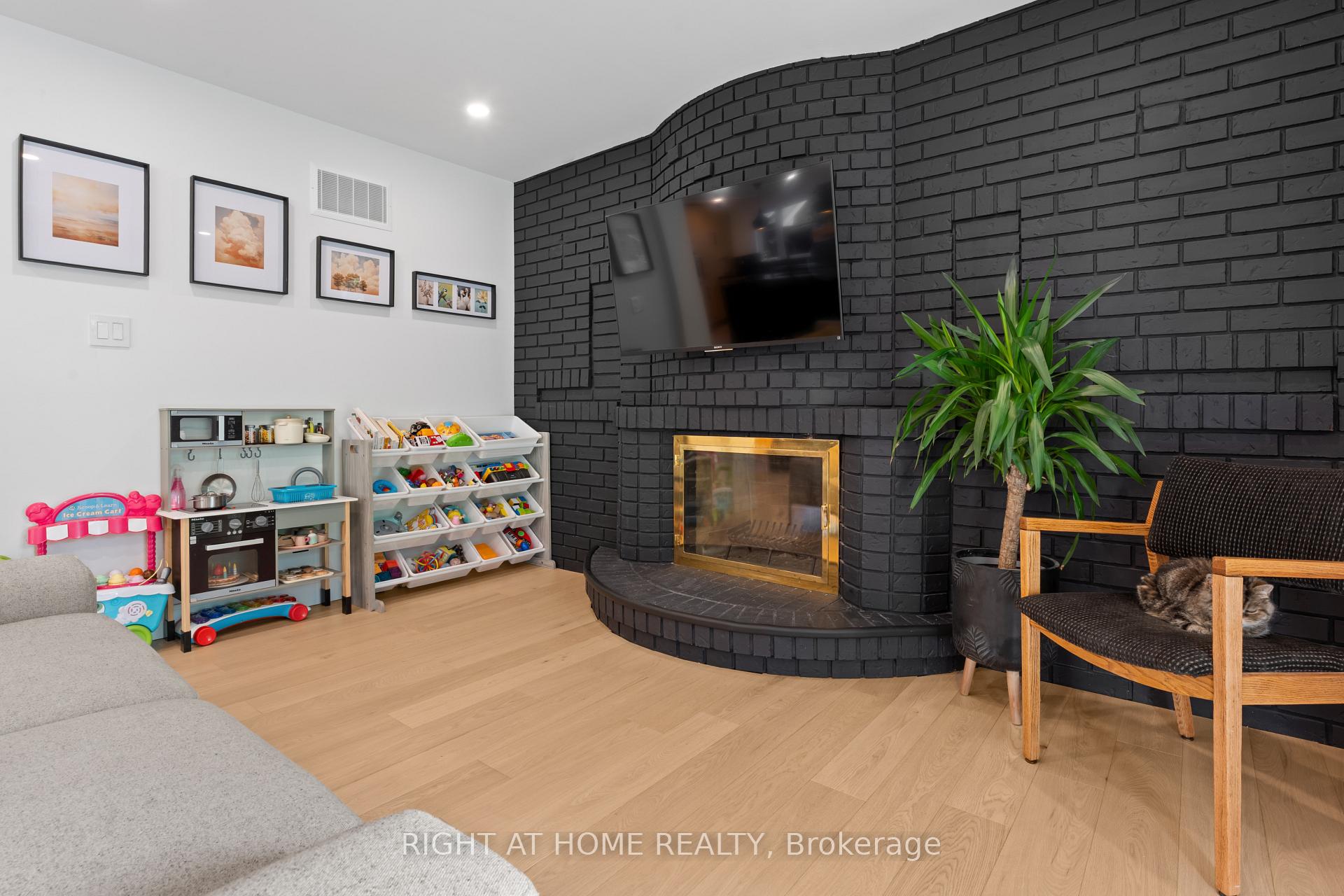 Photo 25 of 10 Wingrove Hill, Etobicoke, Islington-City Centre West — HOMEH