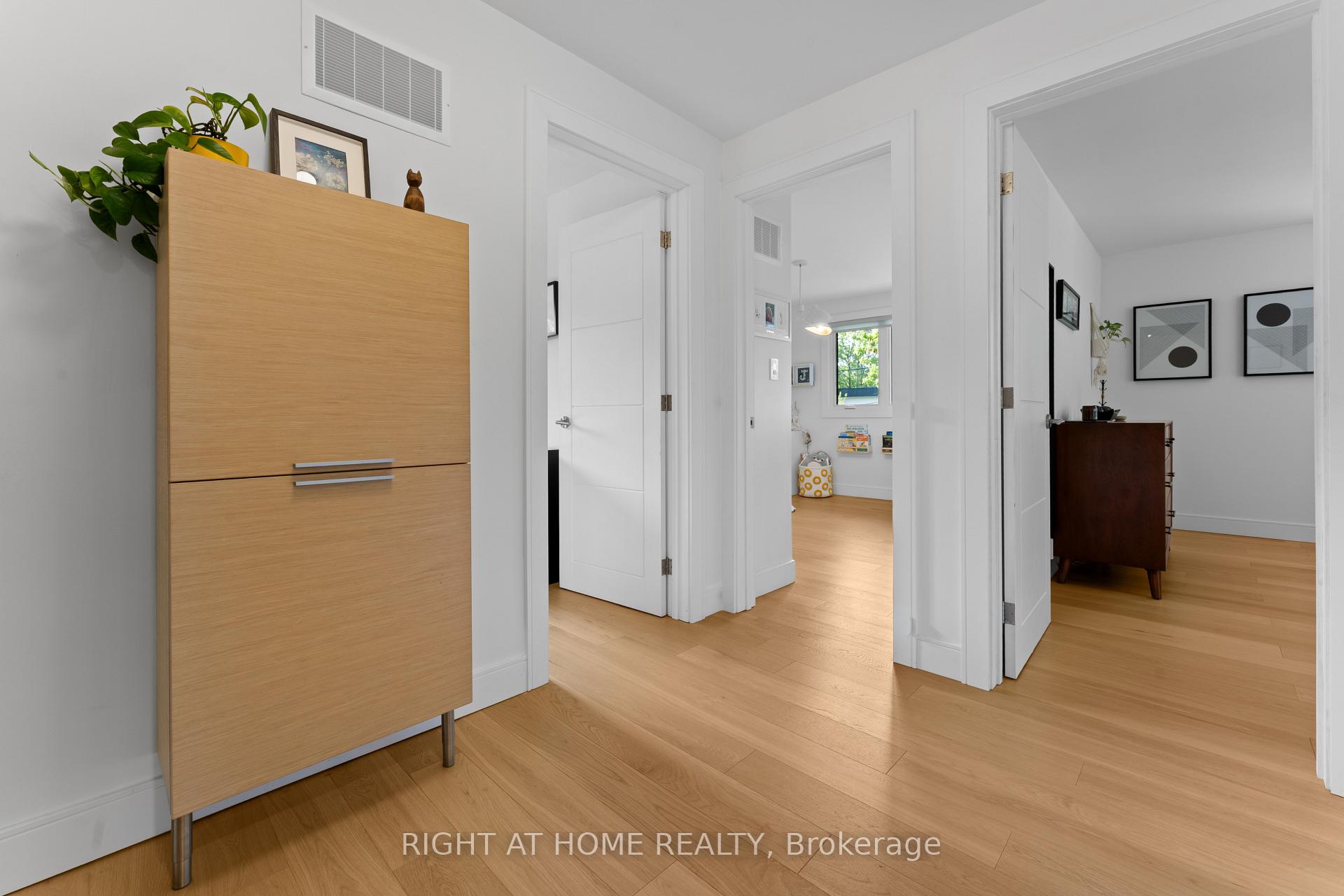 Photo 29 of 10 Wingrove Hill, Etobicoke, Islington-City Centre West — HOMEH