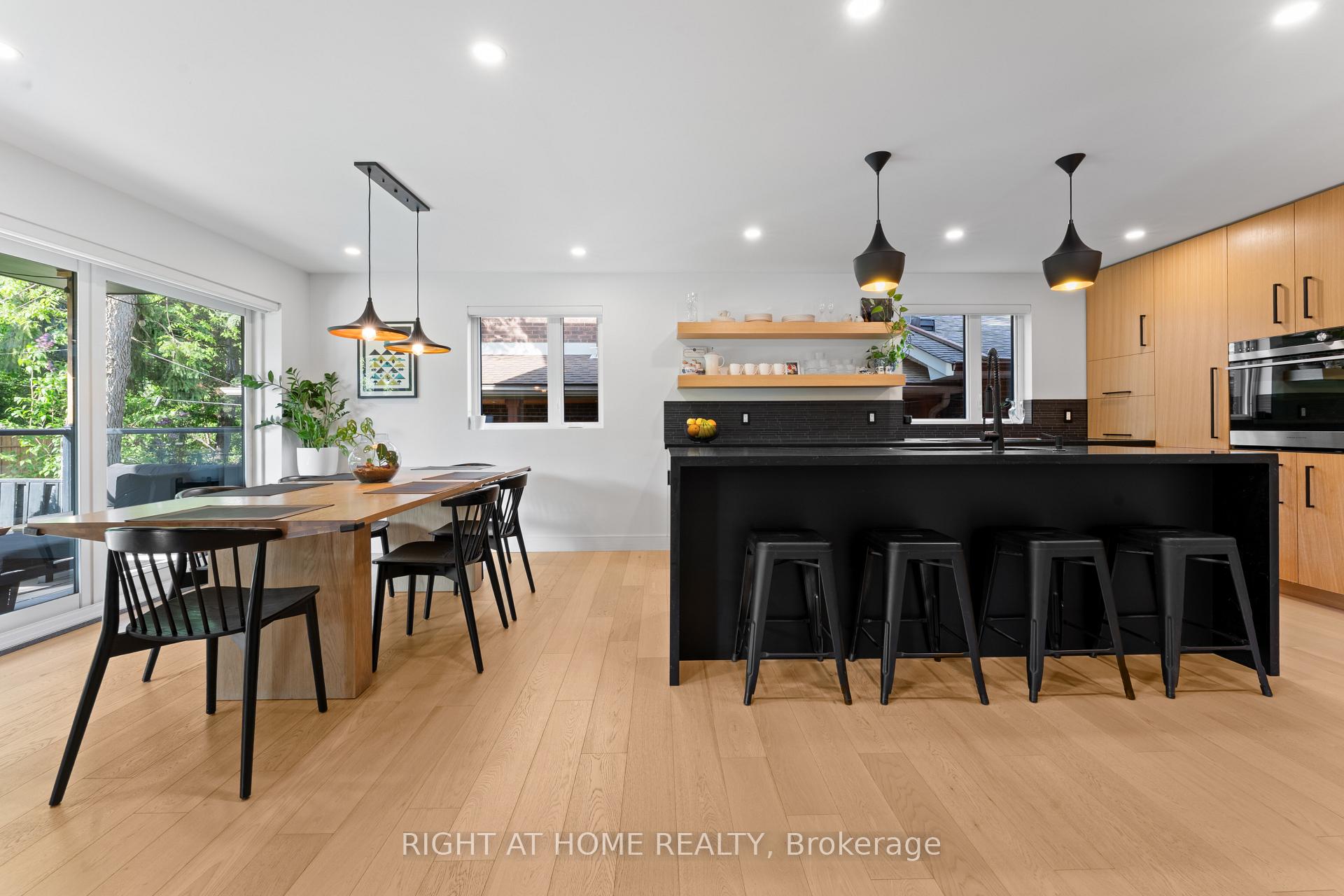 Photo 12 of 10 Wingrove Hill, Etobicoke, Islington-City Centre West — HOMEH