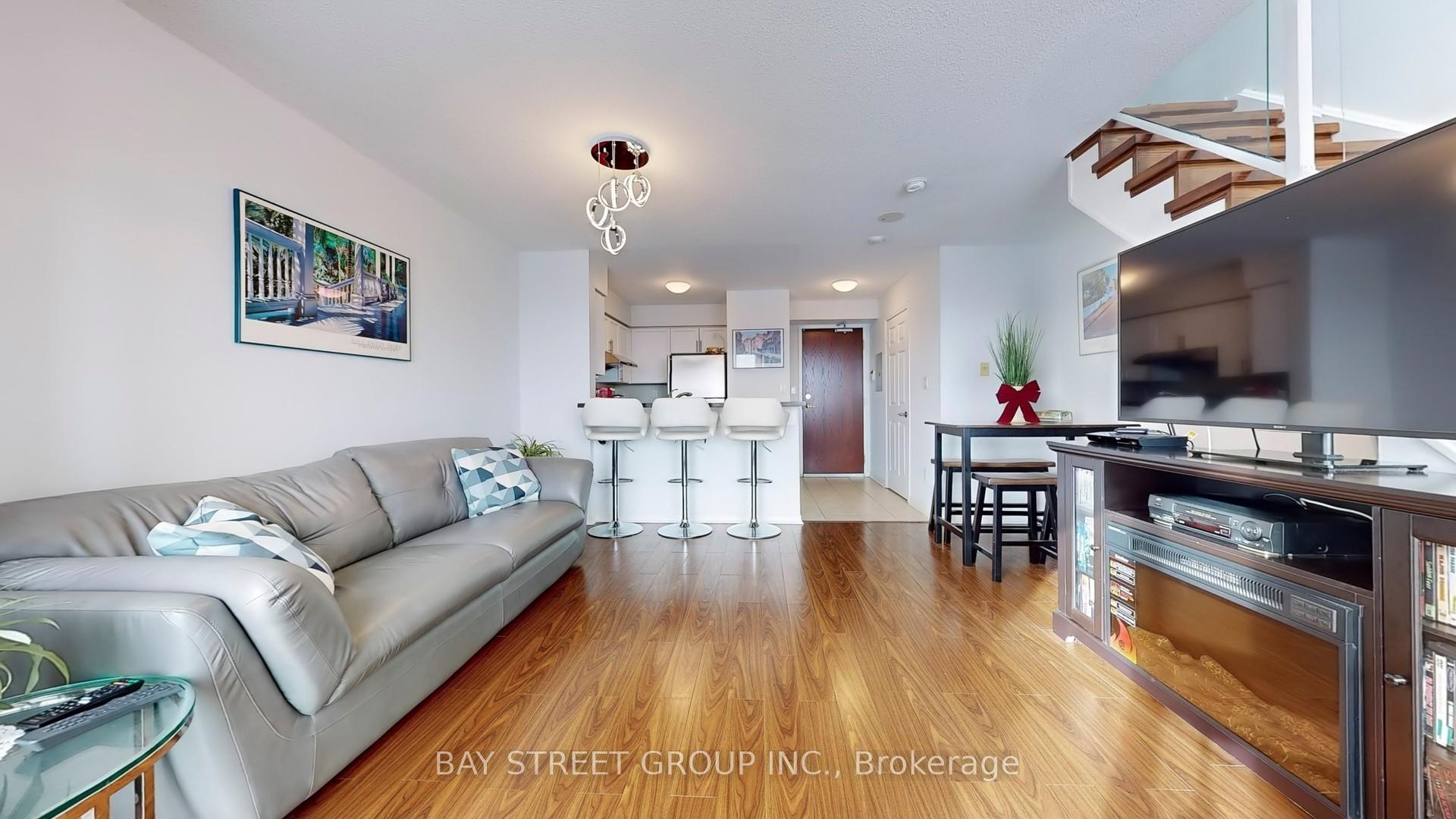 Photo 8 of Unit LPH19, 39 Oneida Crescent, Richmond Hill, Langstaff — HOMEH