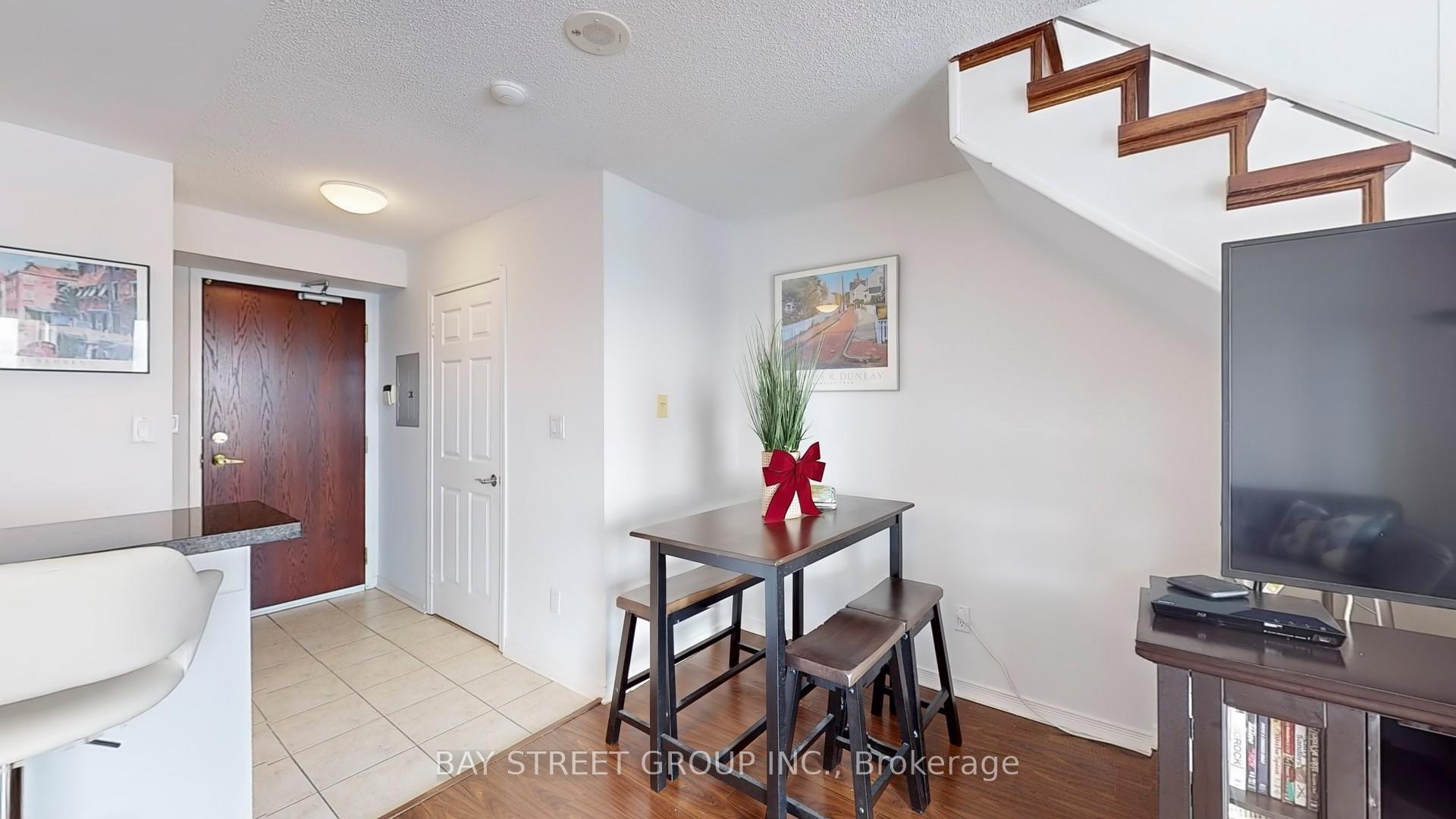 Photo 10 of Unit LPH19, 39 Oneida Crescent, Richmond Hill, Langstaff — HOMEH