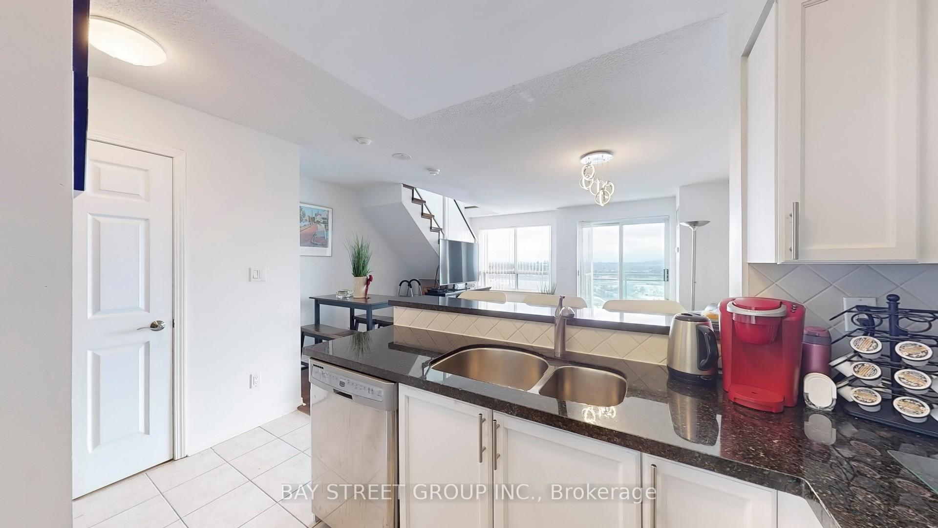 Photo 14 of Unit LPH19, 39 Oneida Crescent, Richmond Hill, Langstaff — HOMEH