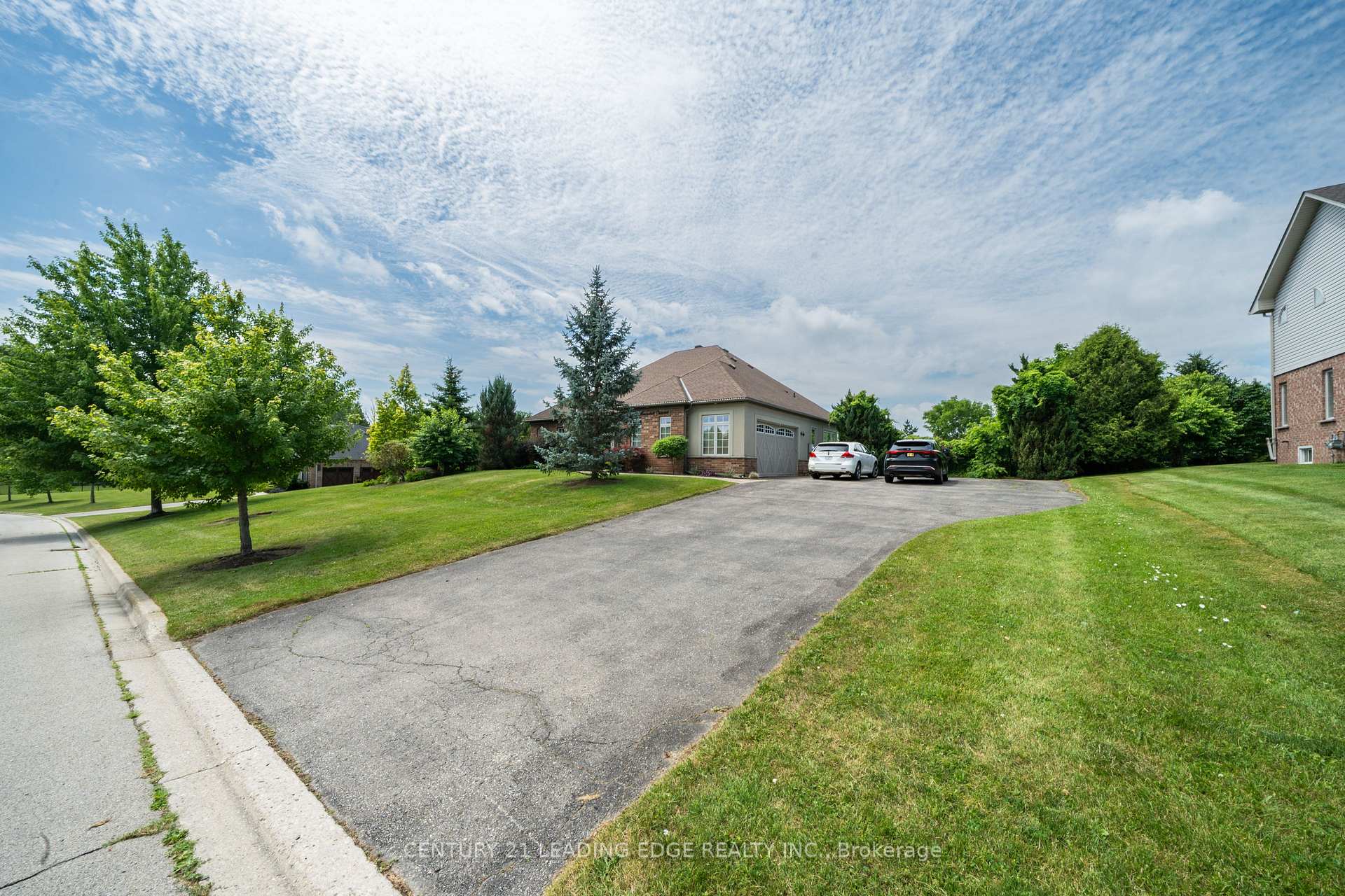 Photo 4 of 27 Karendale Crescent, Hamilton, Freelton — HOMEH