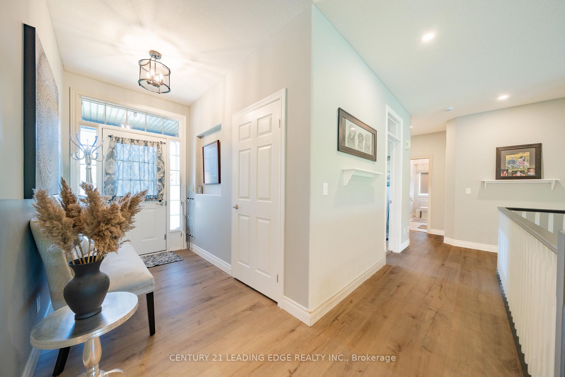 Photo 7 of 27 Karendale Crescent, Hamilton, Freelton — HOMEH