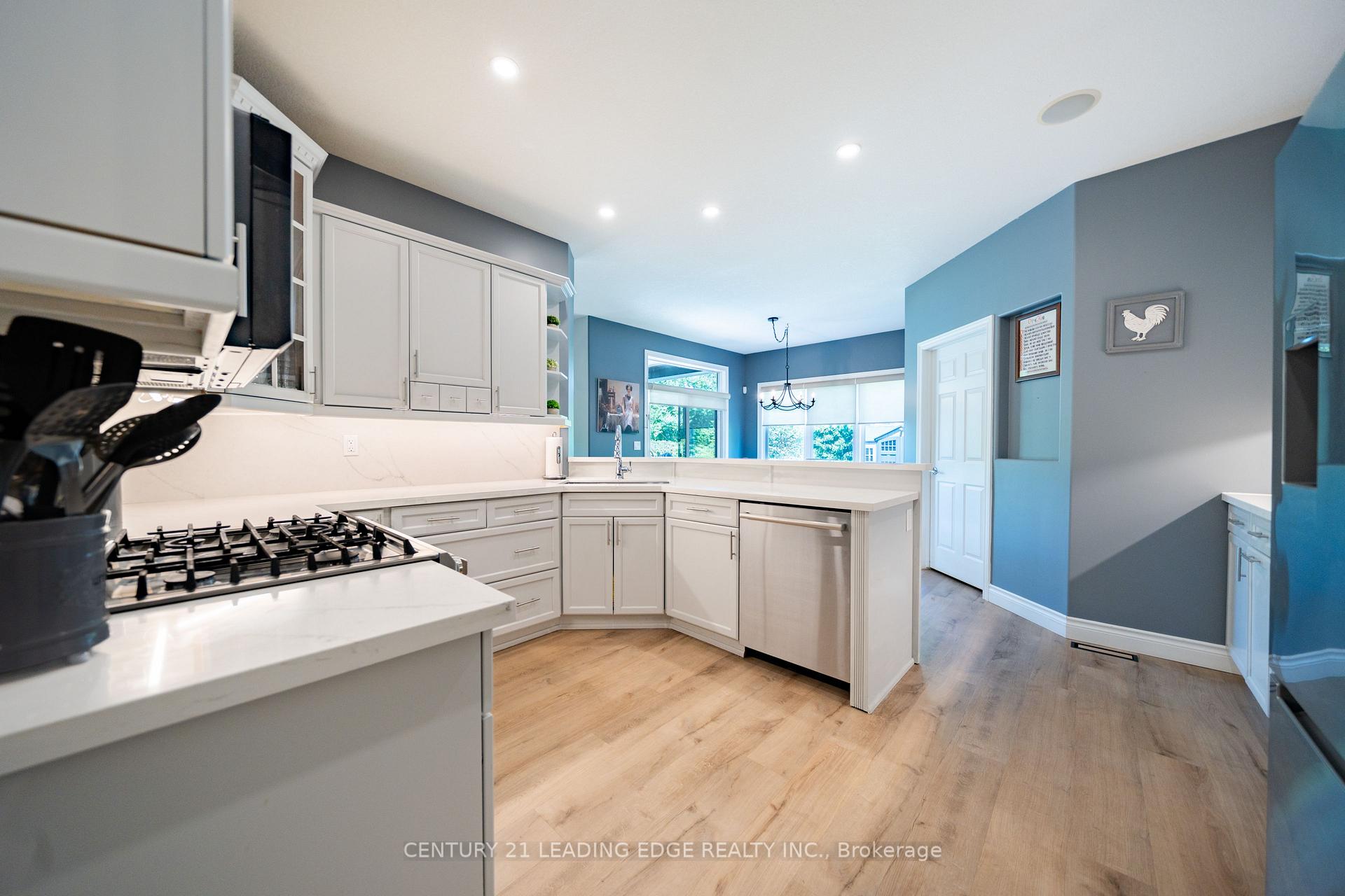 Photo 10 of 27 Karendale Crescent, Hamilton, Freelton — HOMEH