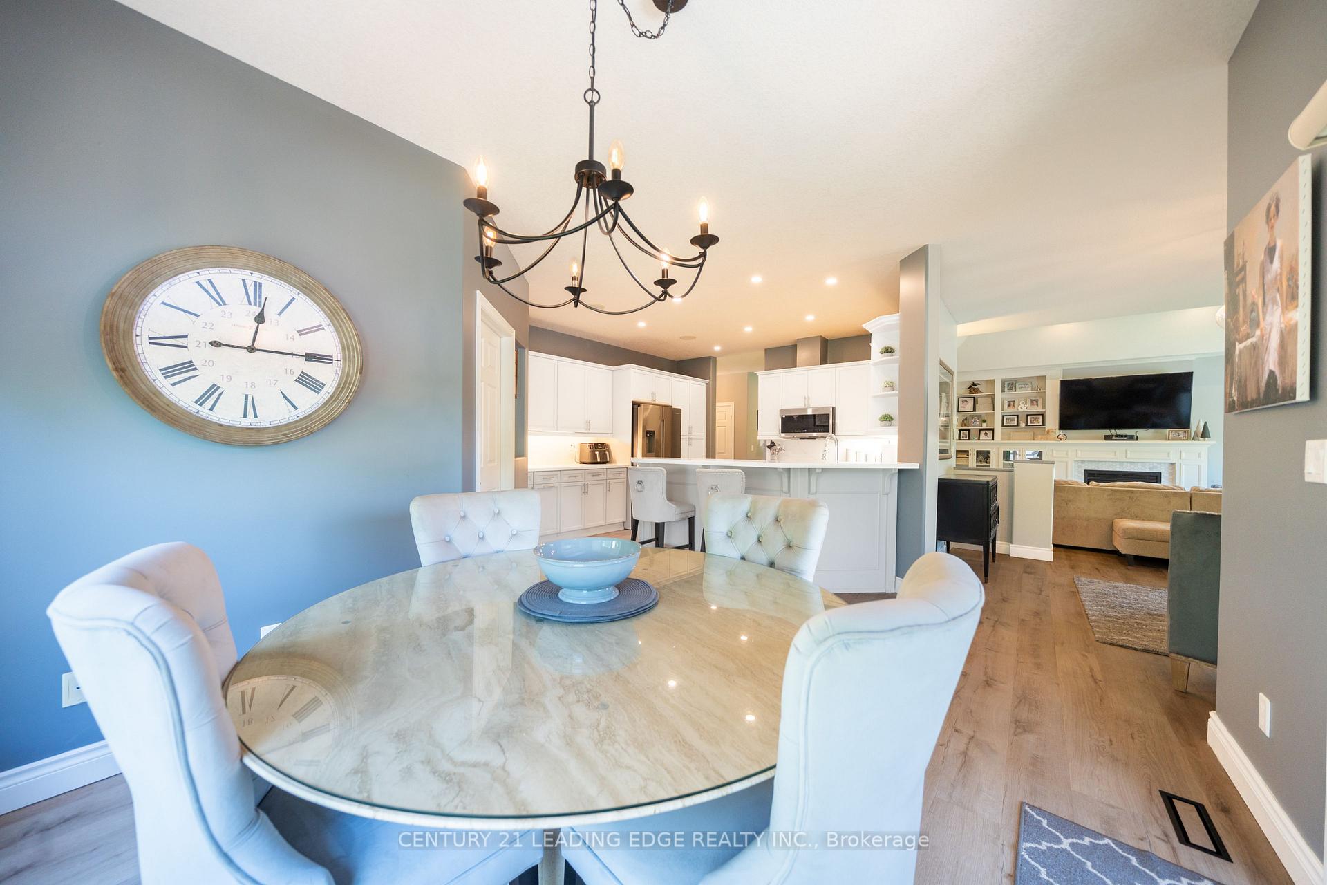 Photo 13 of 27 Karendale Crescent, Hamilton, Freelton — HOMEH