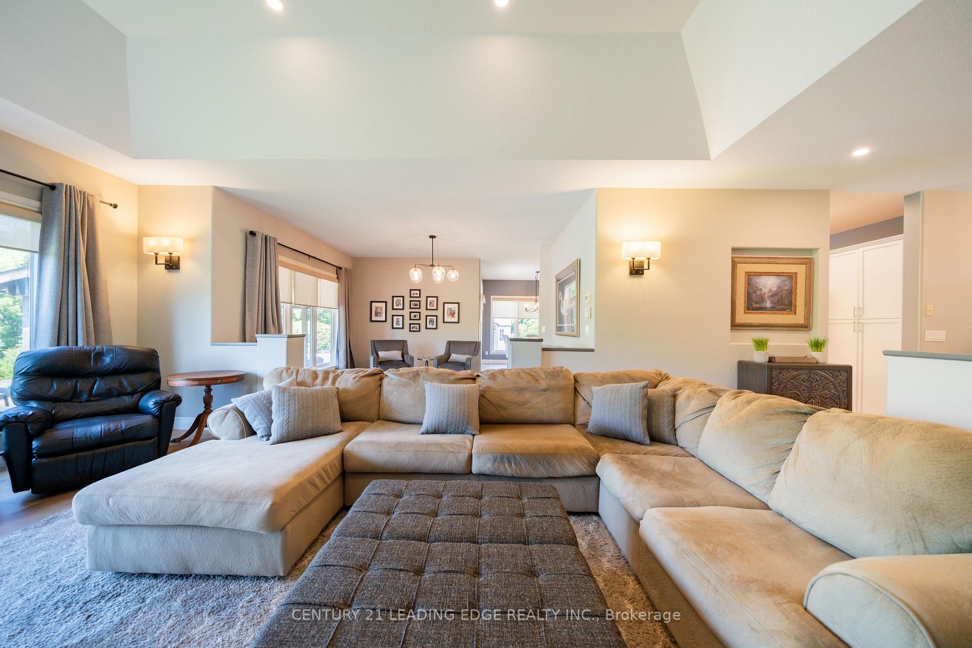 Photo 15 of 27 Karendale Crescent, Hamilton, Freelton — HOMEH