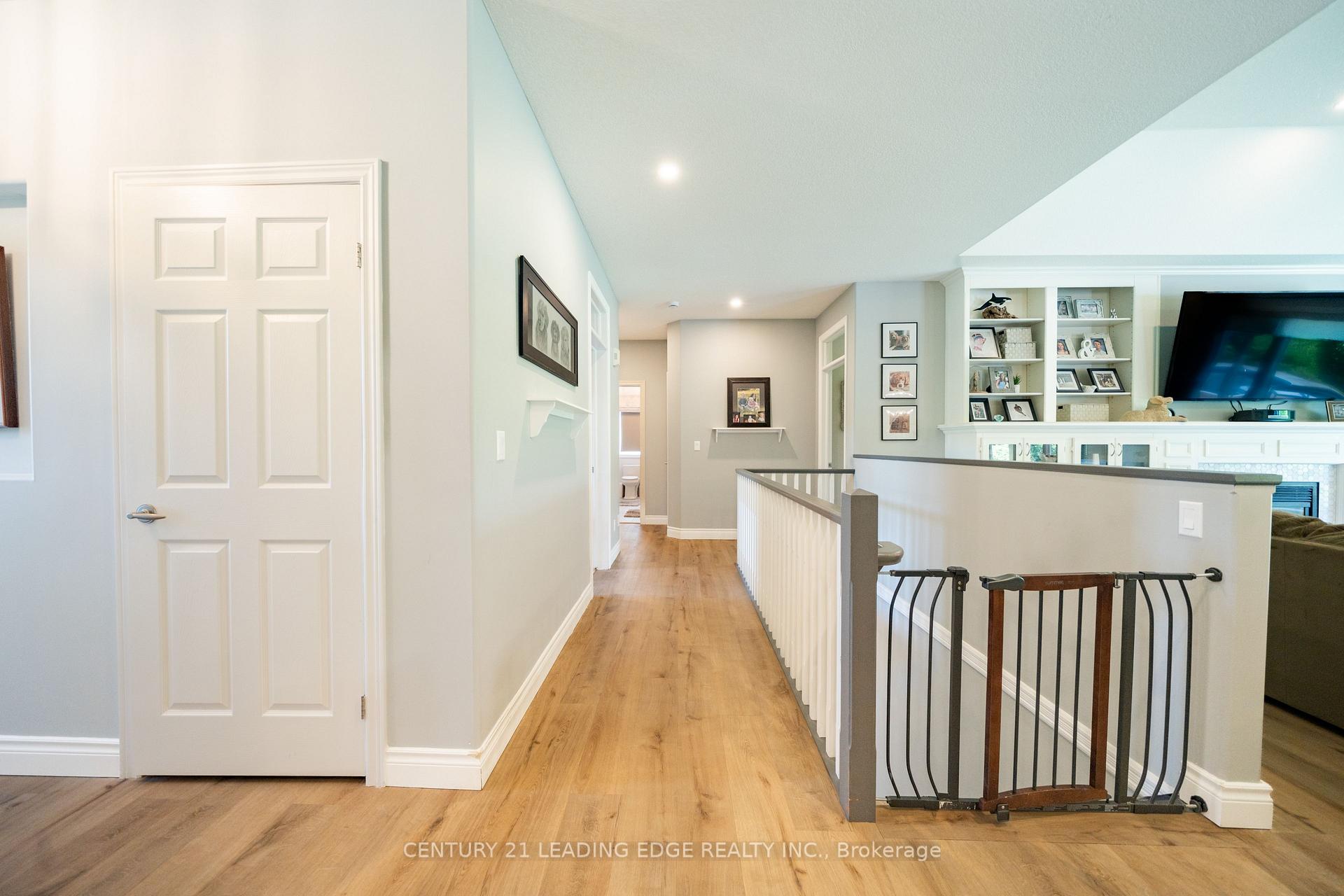 Photo 18 of 27 Karendale Crescent, Hamilton, Freelton — HOMEH