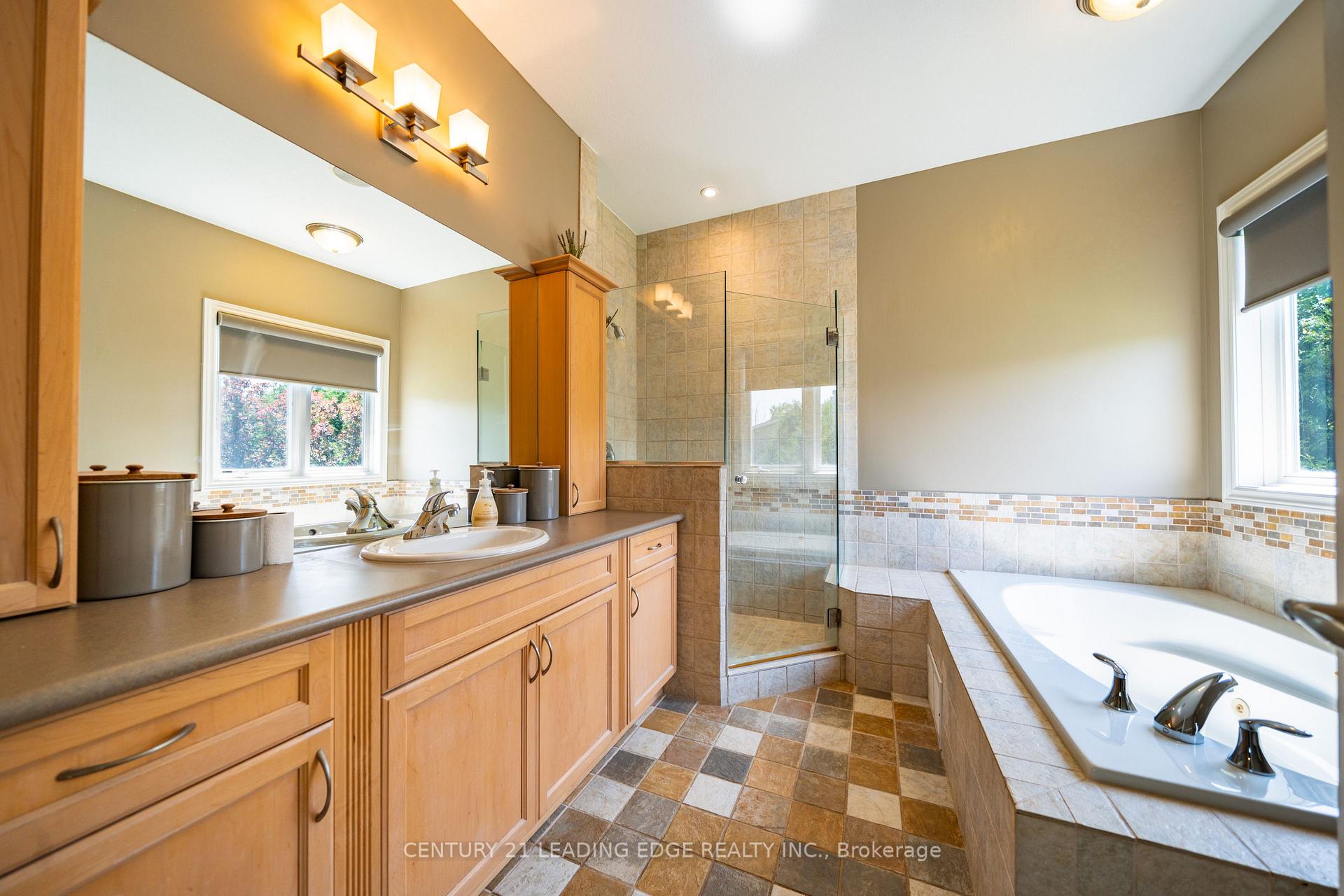 Photo 22 of 27 Karendale Crescent, Hamilton, Freelton — HOMEH