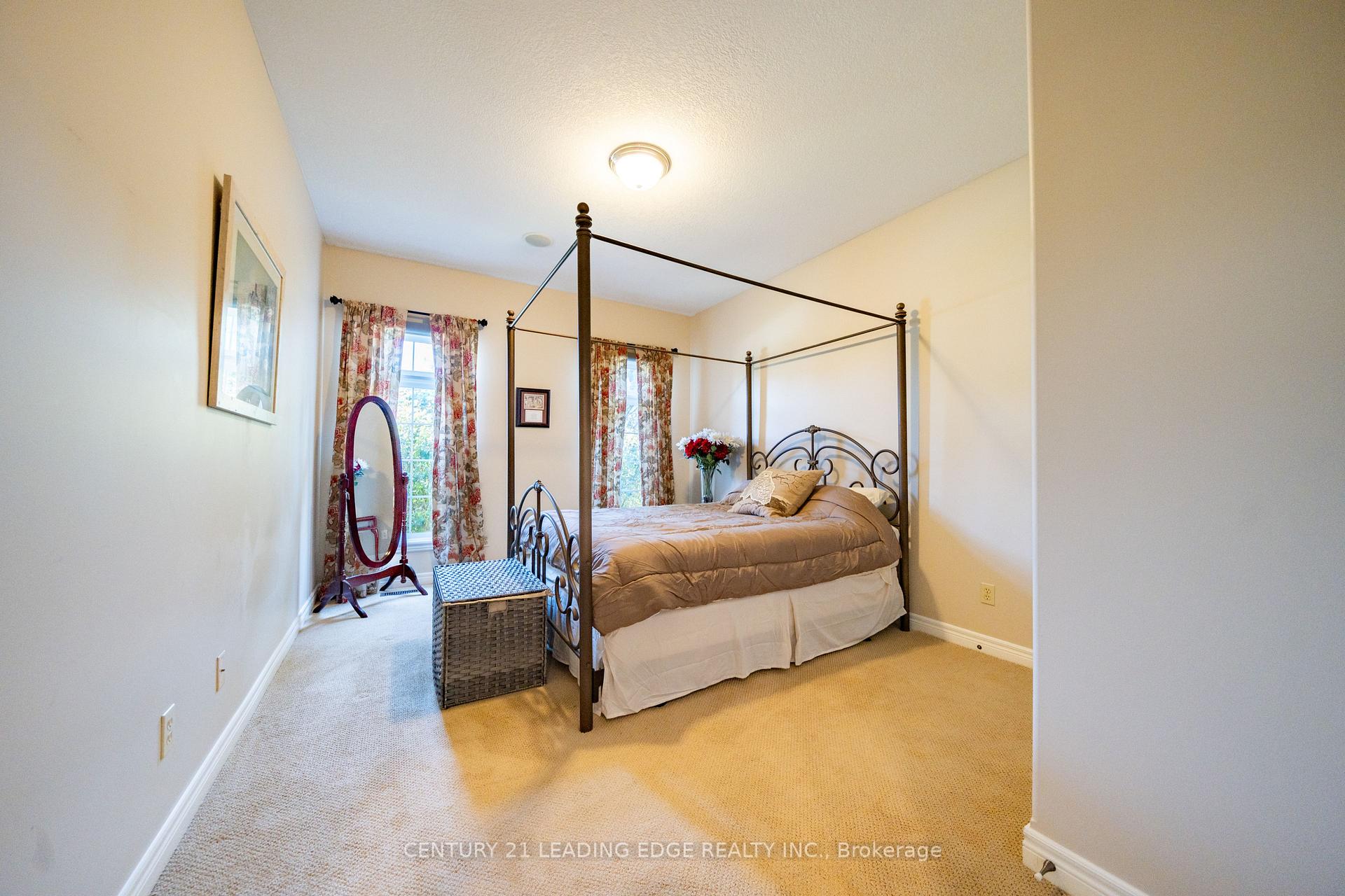Photo 23 of 27 Karendale Crescent, Hamilton, Freelton — HOMEH