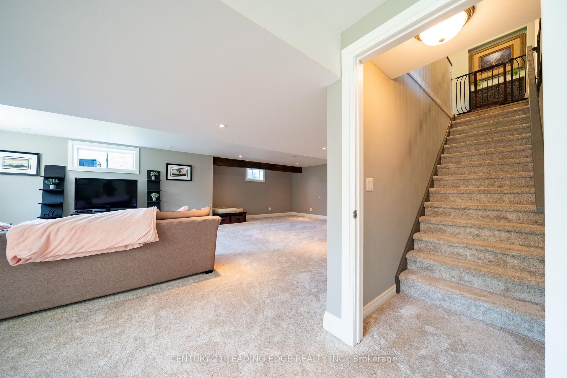 Photo 29 of 27 Karendale Crescent, Hamilton, Freelton — HOMEH