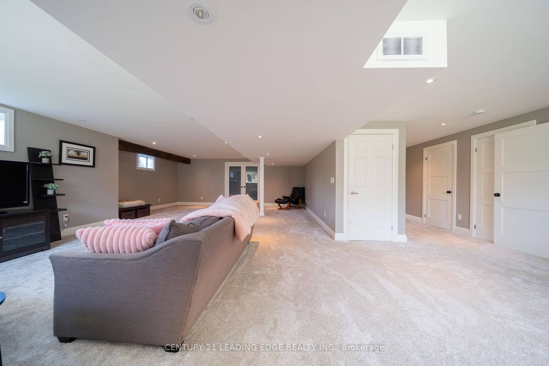 Photo 31 of 27 Karendale Crescent, Hamilton, Freelton — HOMEH