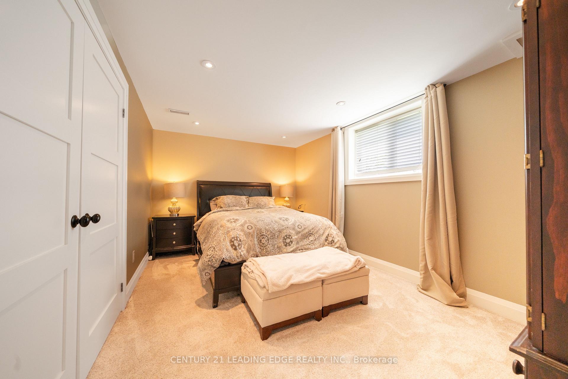 Photo 33 of 27 Karendale Crescent, Hamilton, Freelton — HOMEH
