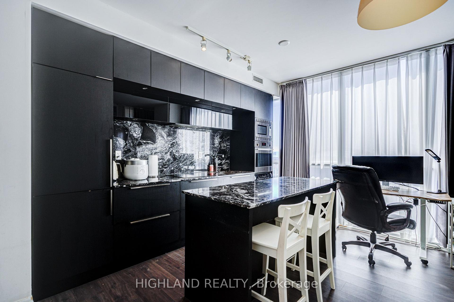 Photo 10 of Unit 2106, 88 Blue Jays Way, Toronto, Waterfront Communities — HOMEH