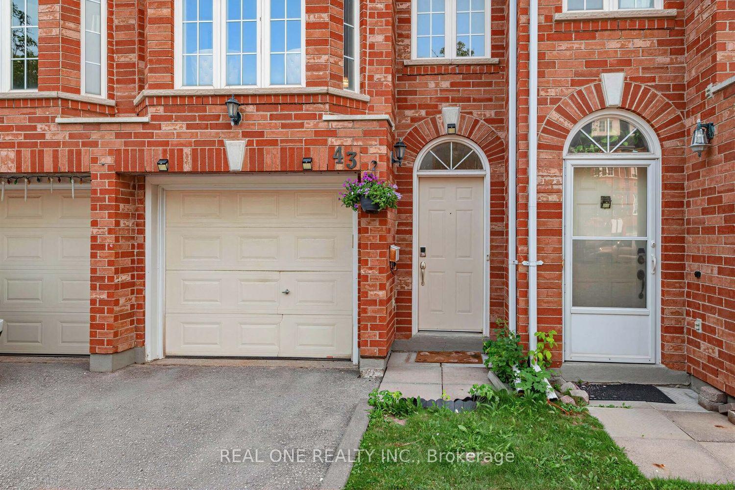 Photo 2 of 43 Bethune Way, Markham, Milliken Mills East — HOMEH