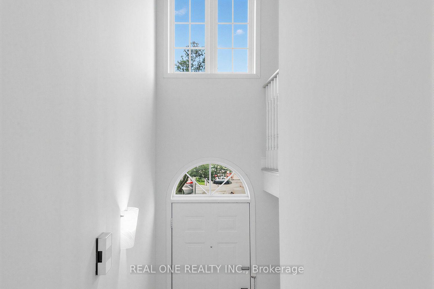 Photo 3 of 43 Bethune Way, Markham, Milliken Mills East — HOMEH